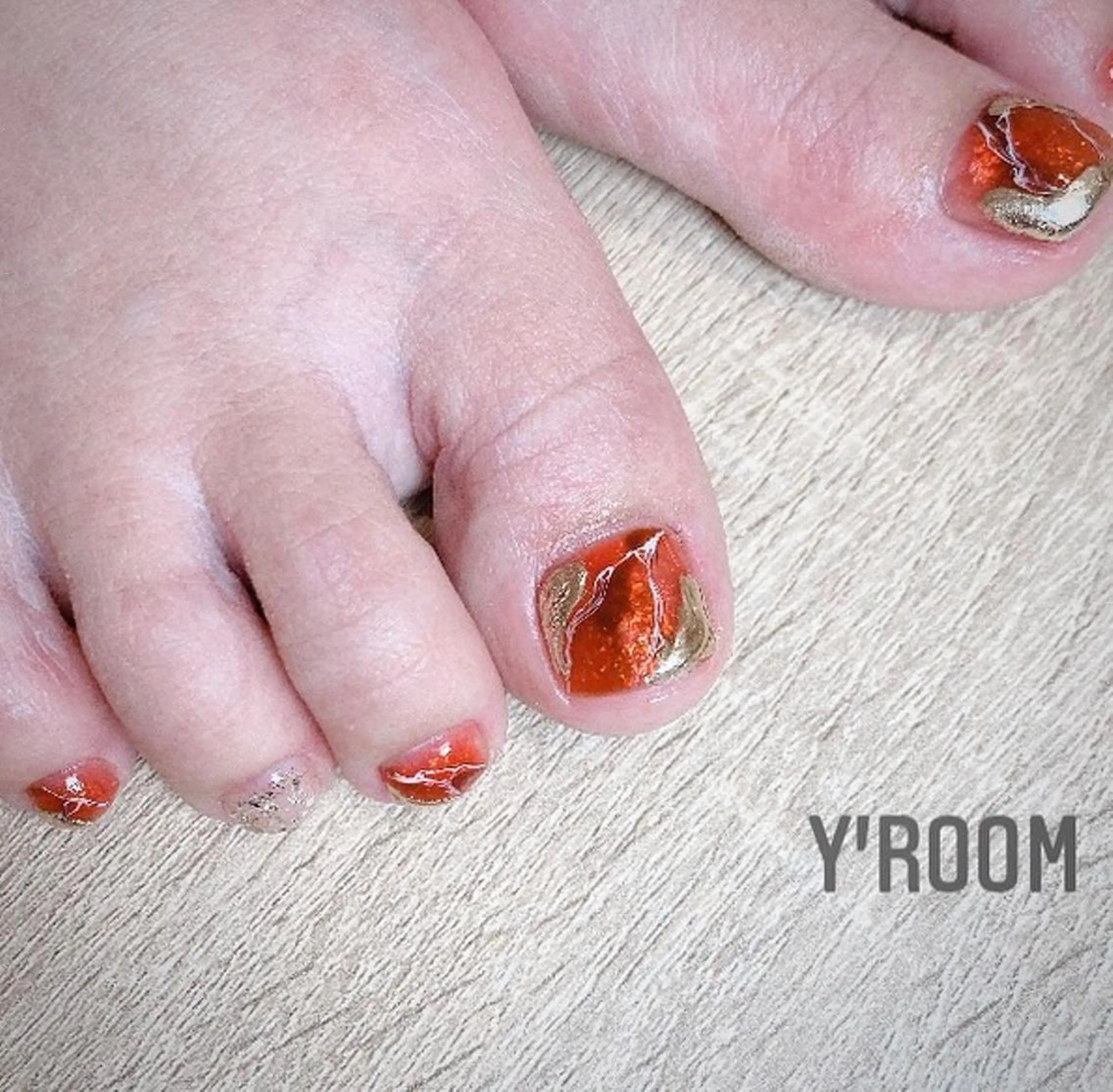 ネイル オーロラネイル フラッシュネイル フットネイル ジェルネイル 氷ネイル・うるうるネイル YUKA （ネイリスト）のネイルデザイン