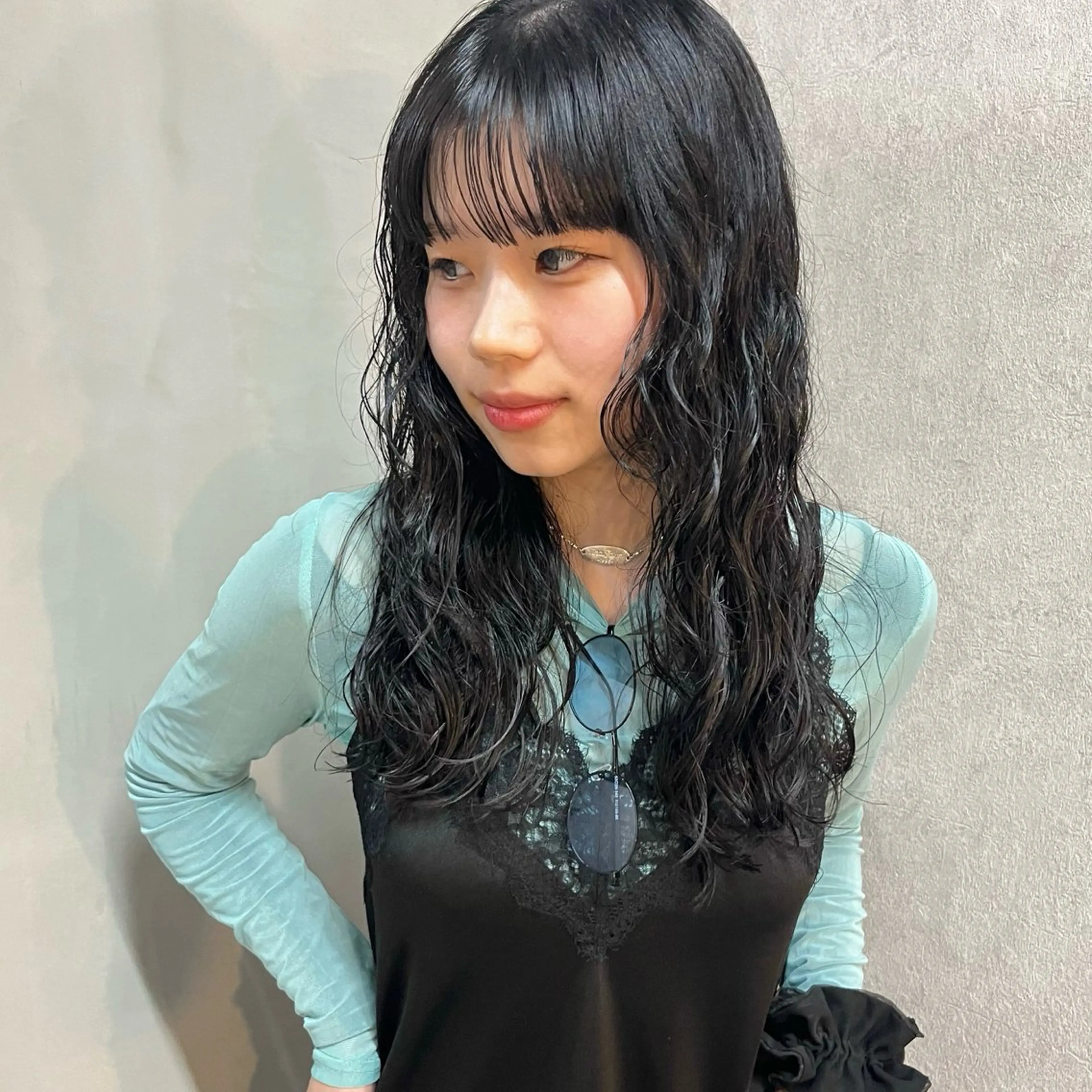 ロング 卒業式のヘアスタイル カット パーマ トリートメント yuumi/大濠🪷 ハイトーン／パーマのヘアスタイル