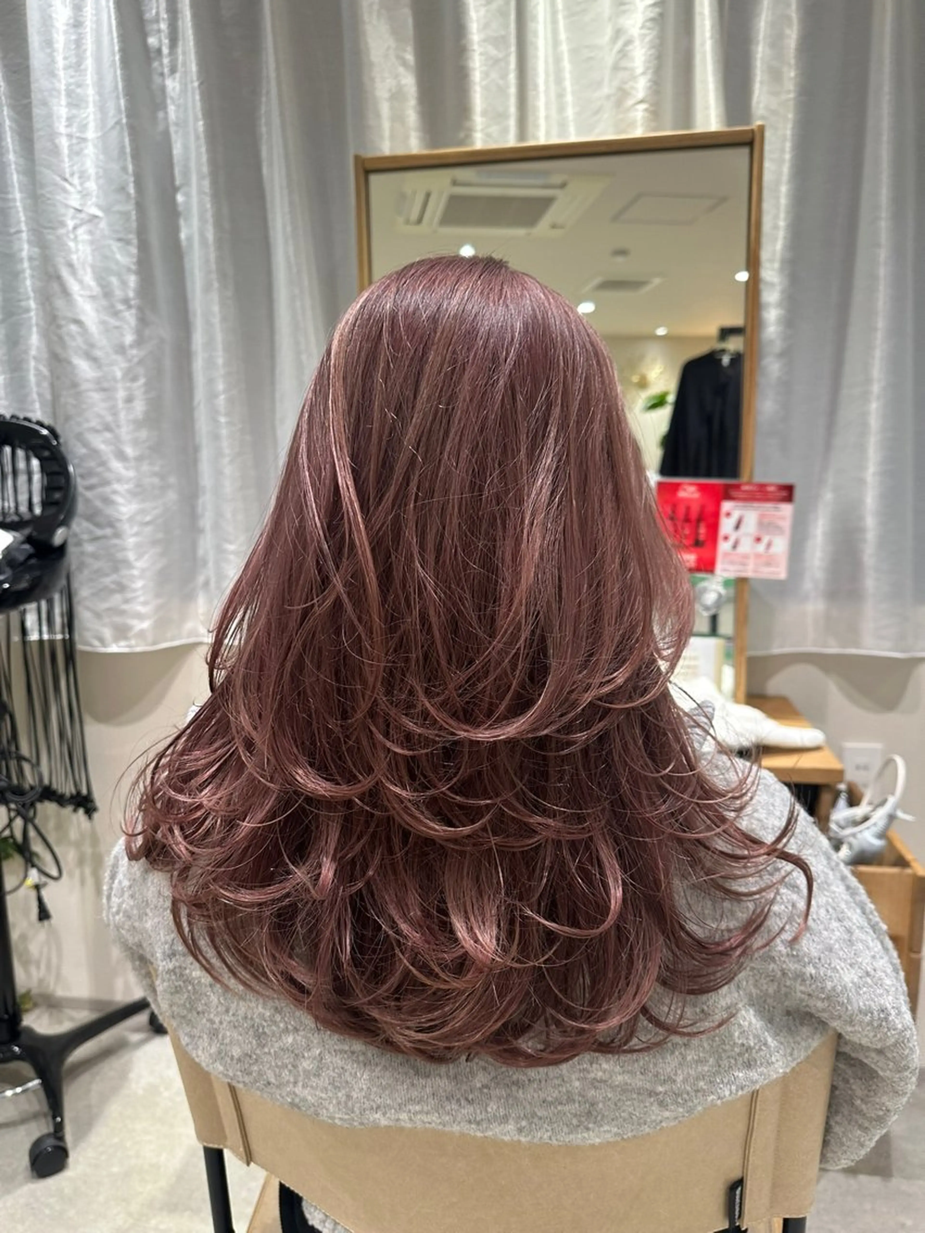 ロング ピンクブラウン レイヤーカット 中野 はるるのヘアスタイル