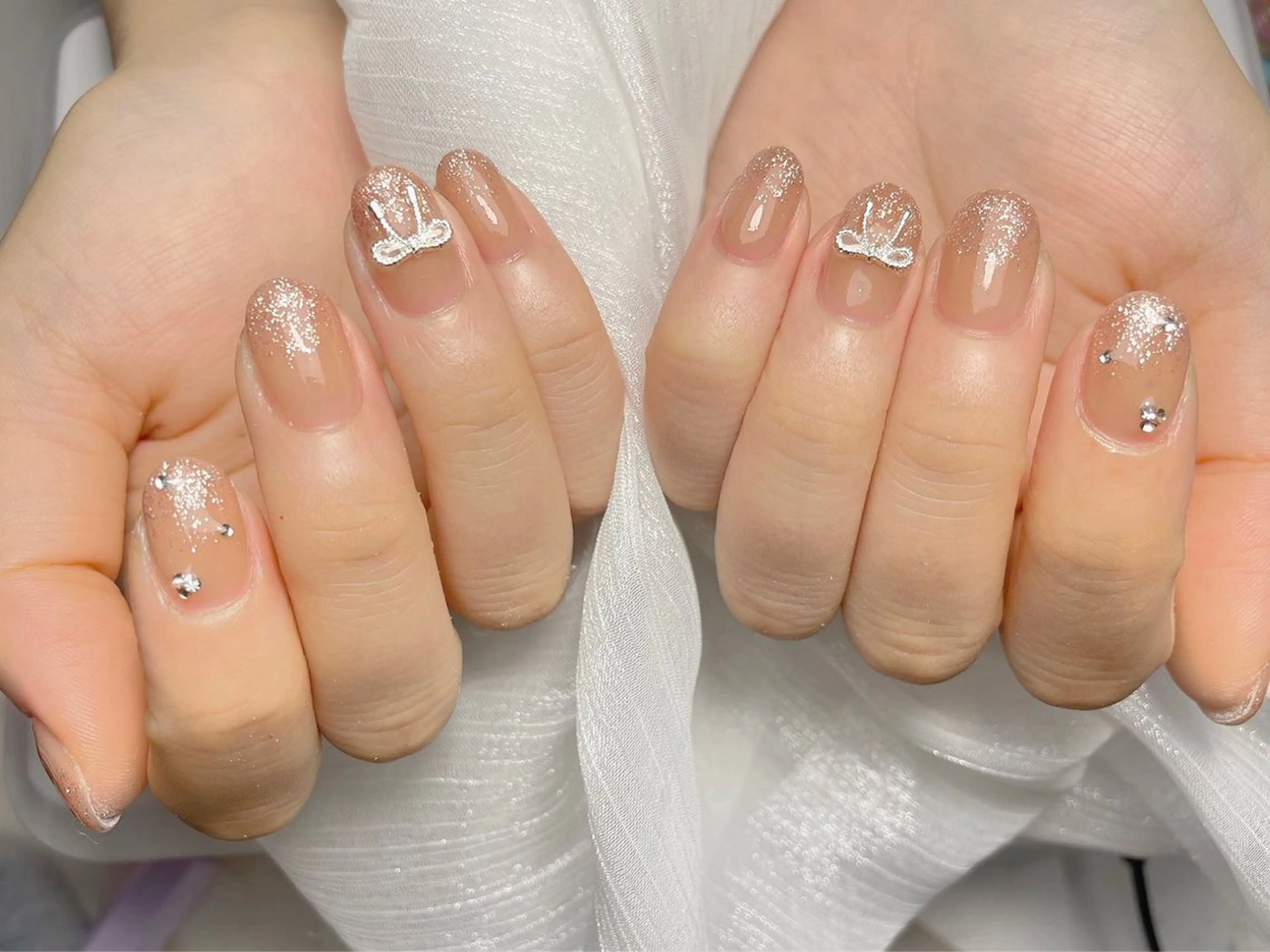 ネイル オーロラネイル チークネイル フレンチネイル ジェルネイル ガラスフレンチ ハンドネイル ハンドケア Nail Jolie所属・Nail Jolieのネイルデザイン