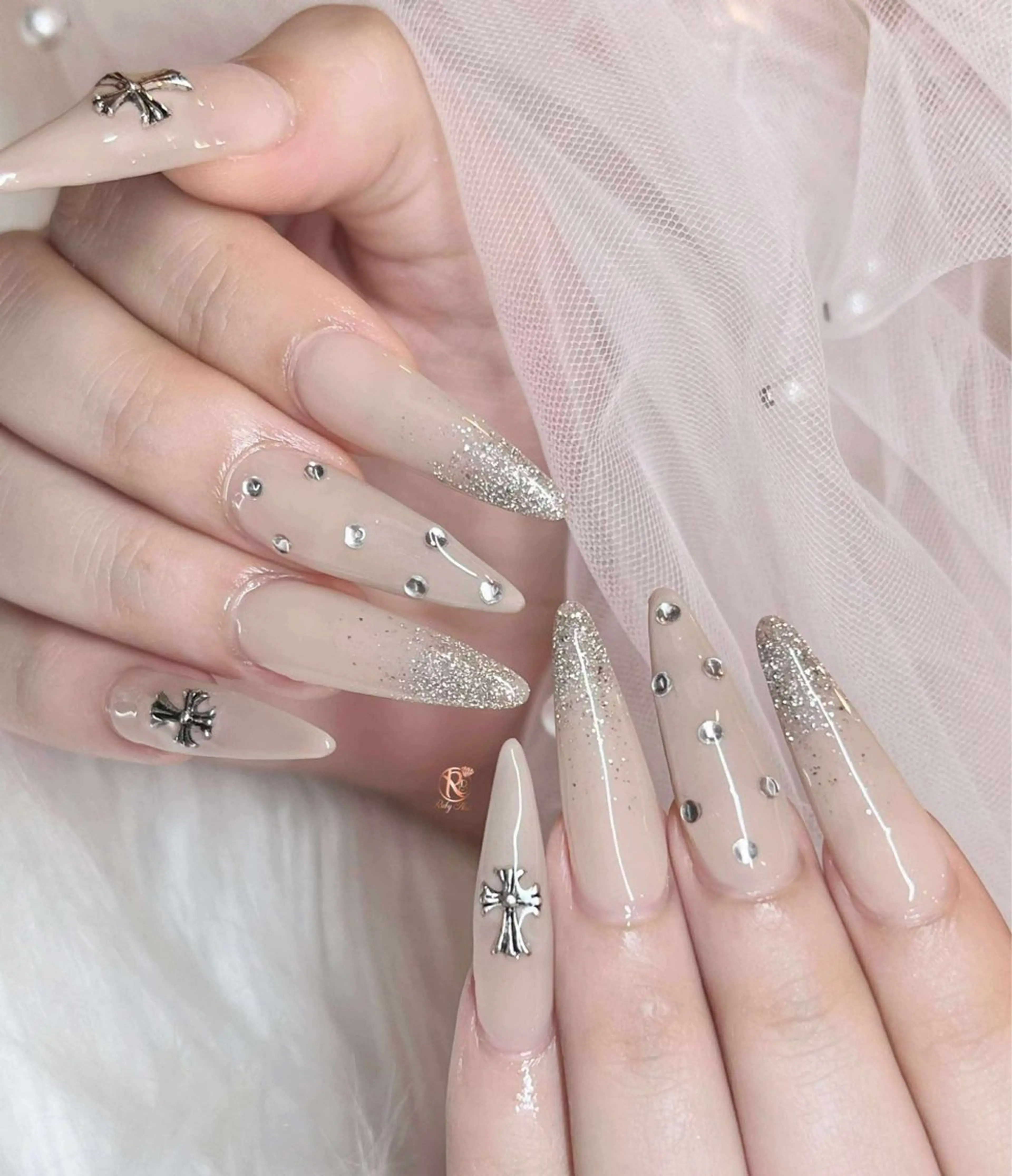 ネイル チークネイル フットネイル フレンチネイル グラデーション キラキラネイル ハンドネイル Yukichan 日暮里店のネイルデザイン