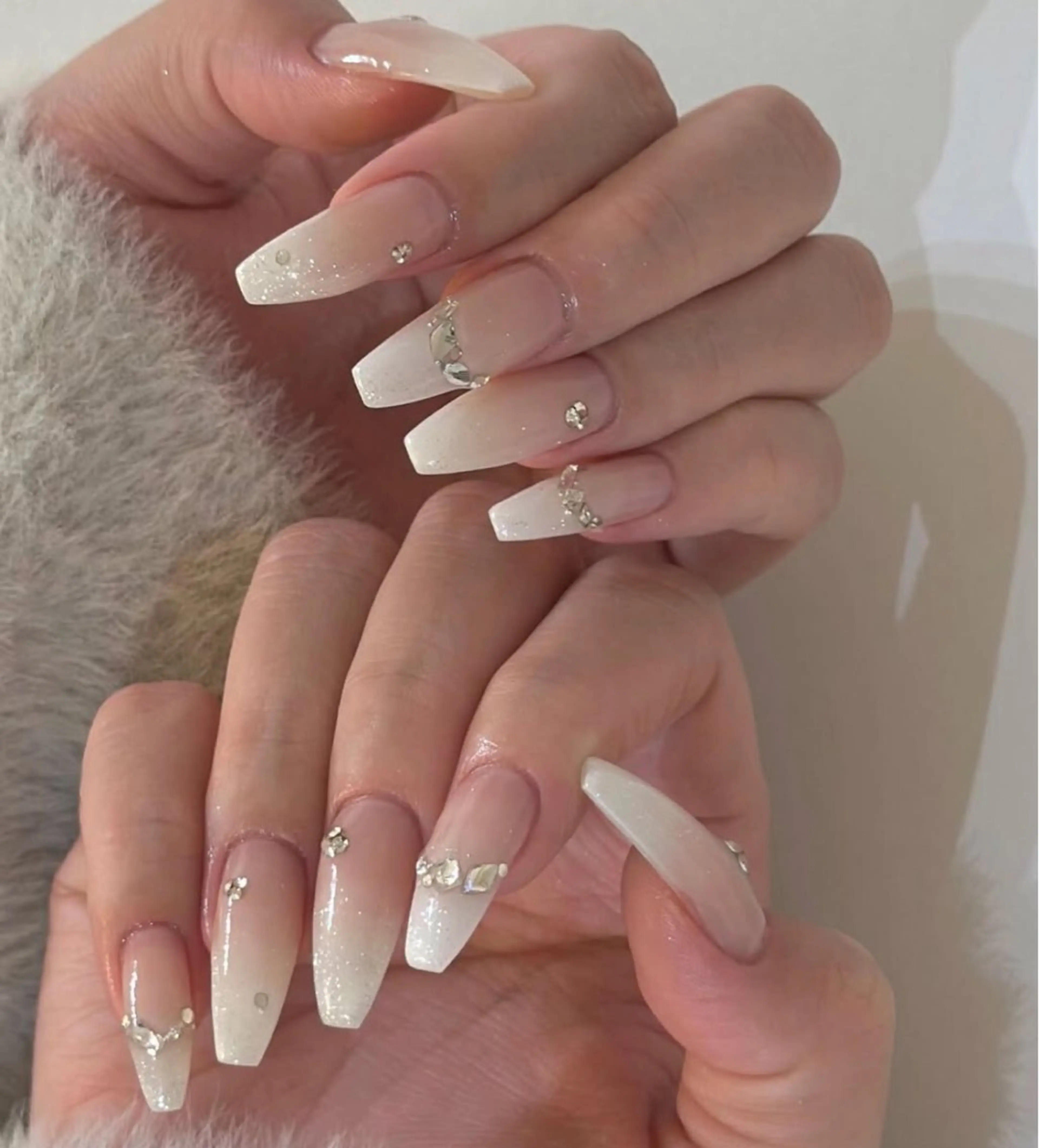 ネイル 長さ出し グラデーション キラキラネイル 韓国ネイル ラメ(グリッター) ハンドネイル ハンドケア Chisa Nail Studio所属・チ サのネイルデザイン