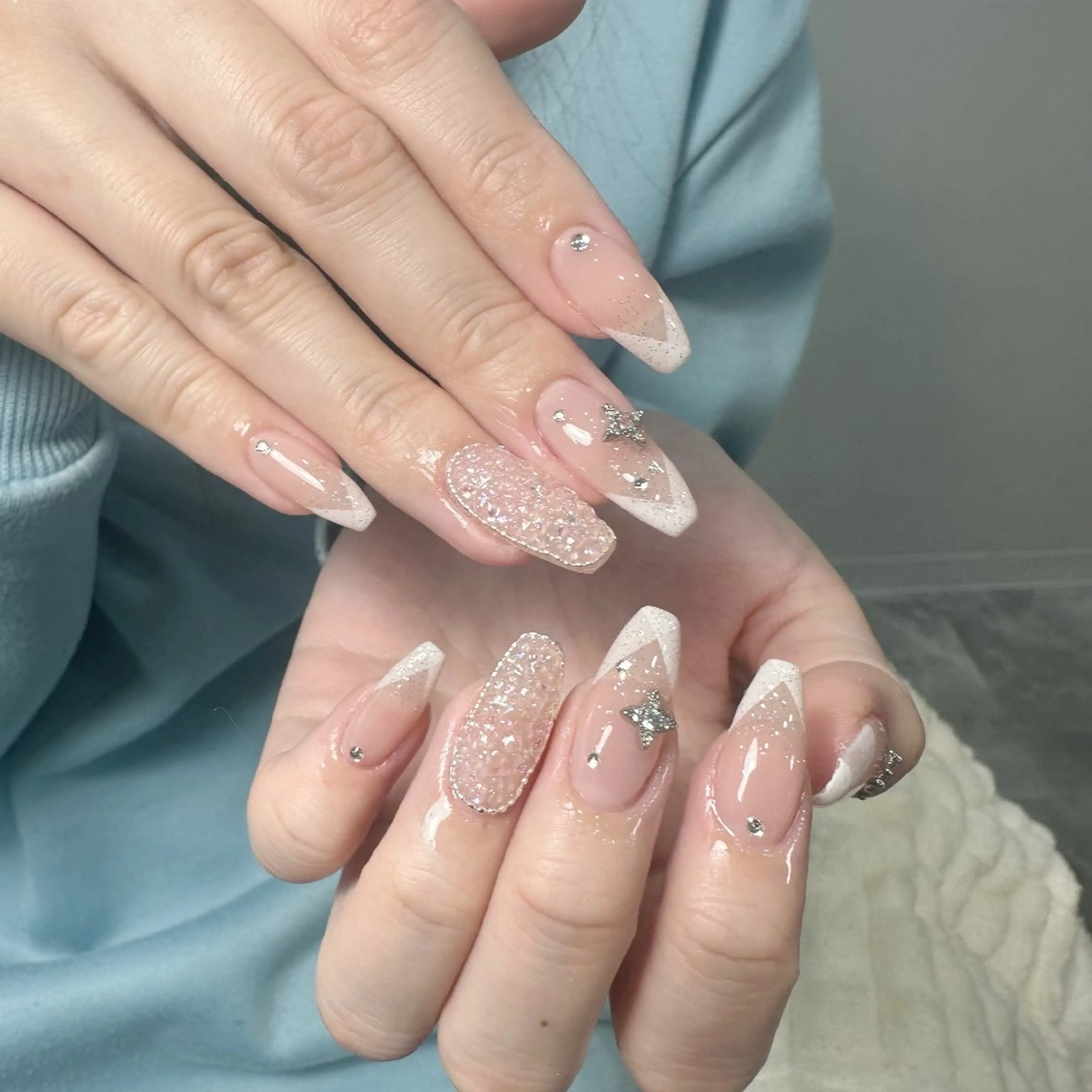 ネイル チークネイル フレンチネイル ジェルネイル ガラスフレンチ キラキラネイル ハンドネイル UM Nail Salonのネイルデザイン