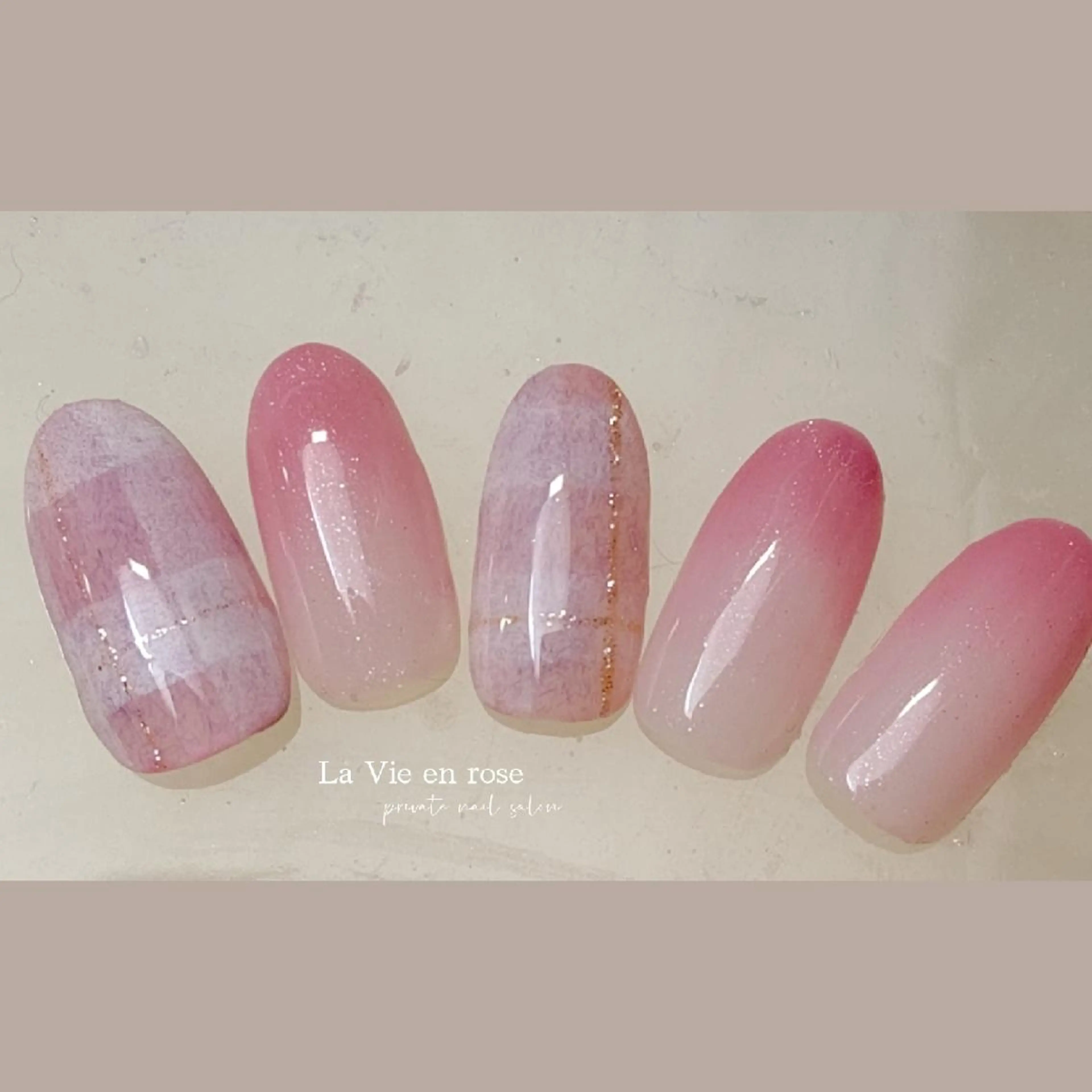 ネイル ラヴィアン ローズのネイルデザイン