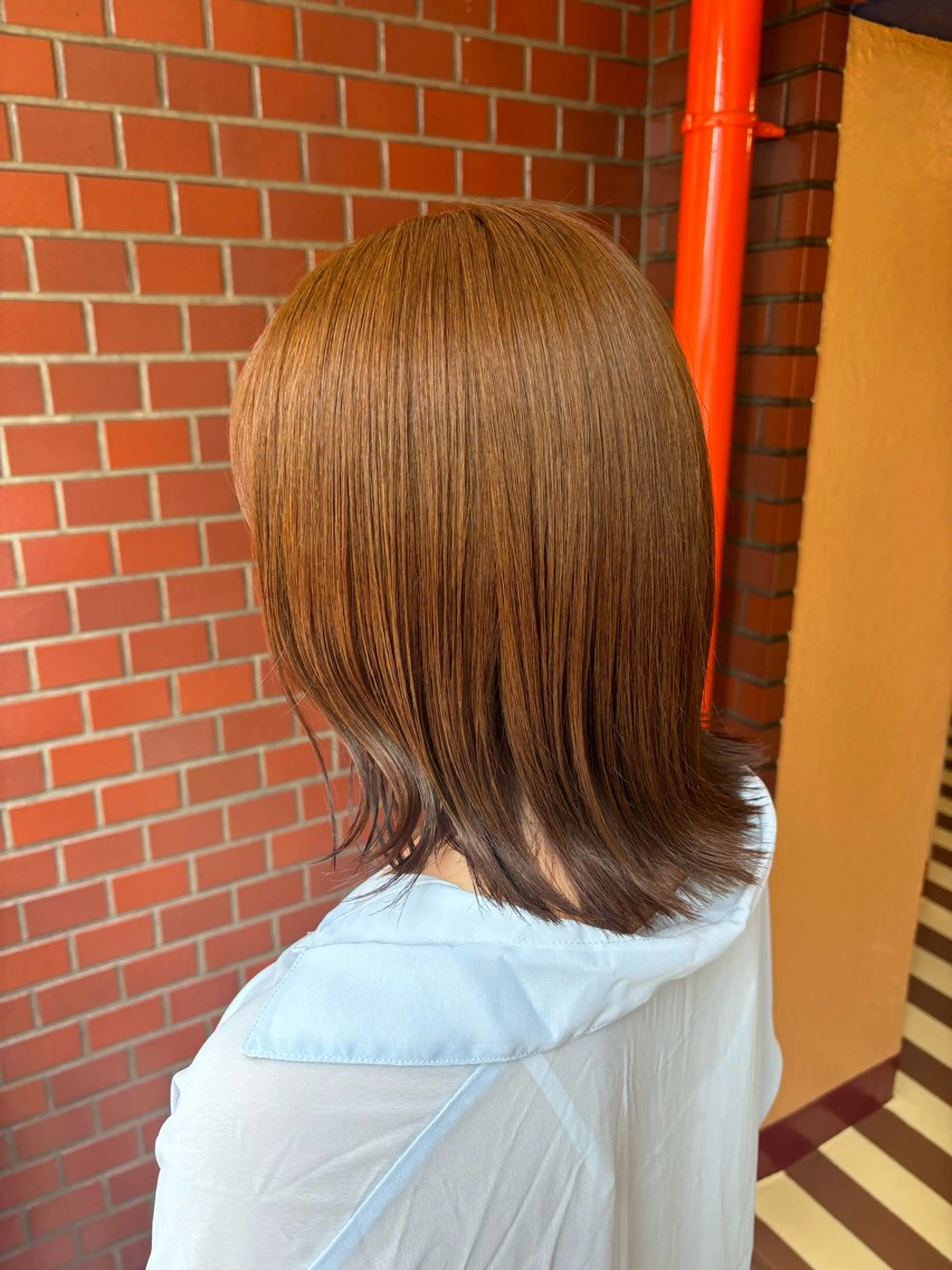 ミディアム カット ヘアカラー シオン/艶髪/ グレージュカラーのヘアスタイル