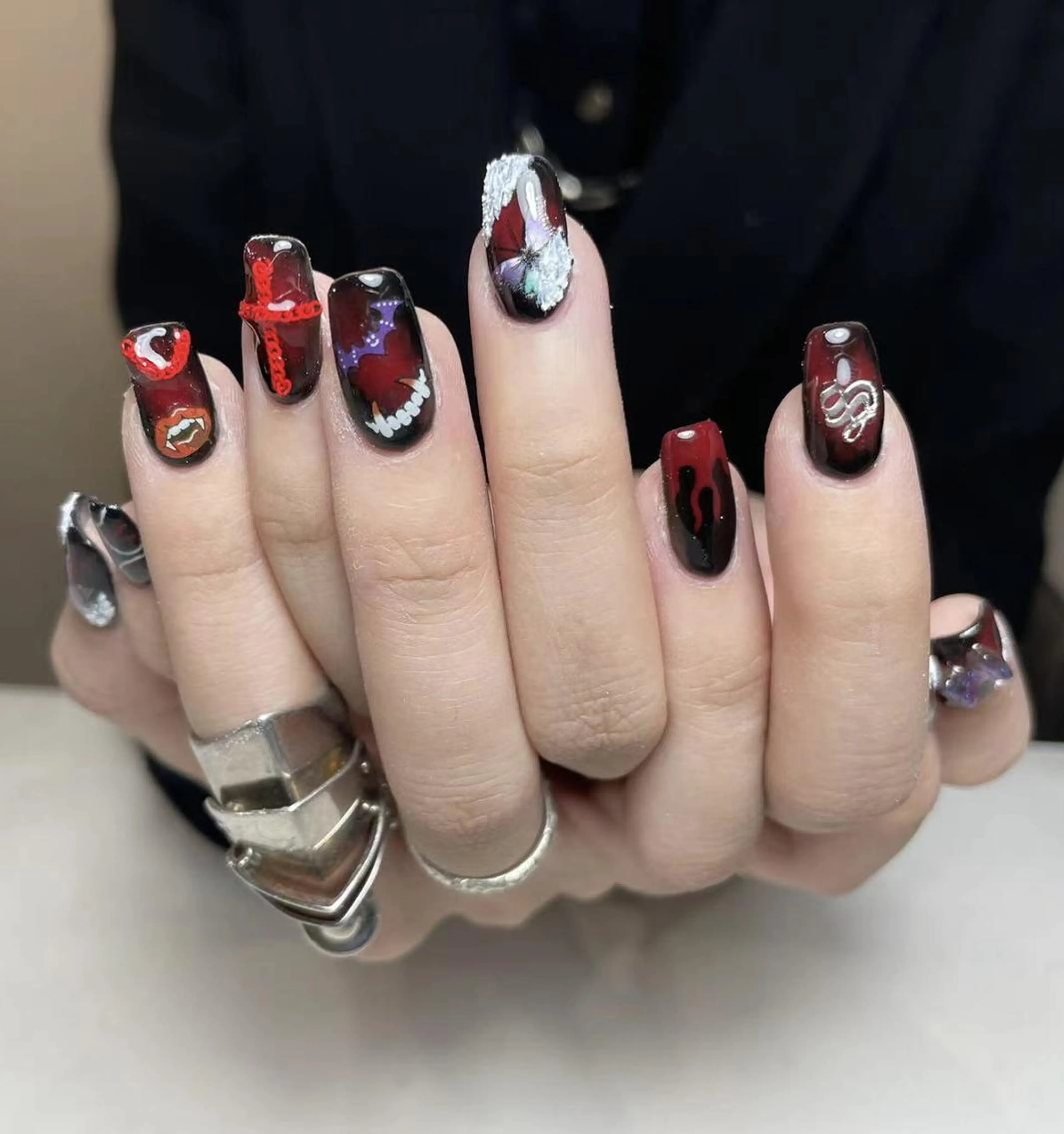 ネイル 🦋 Queenieのネイルデザイン