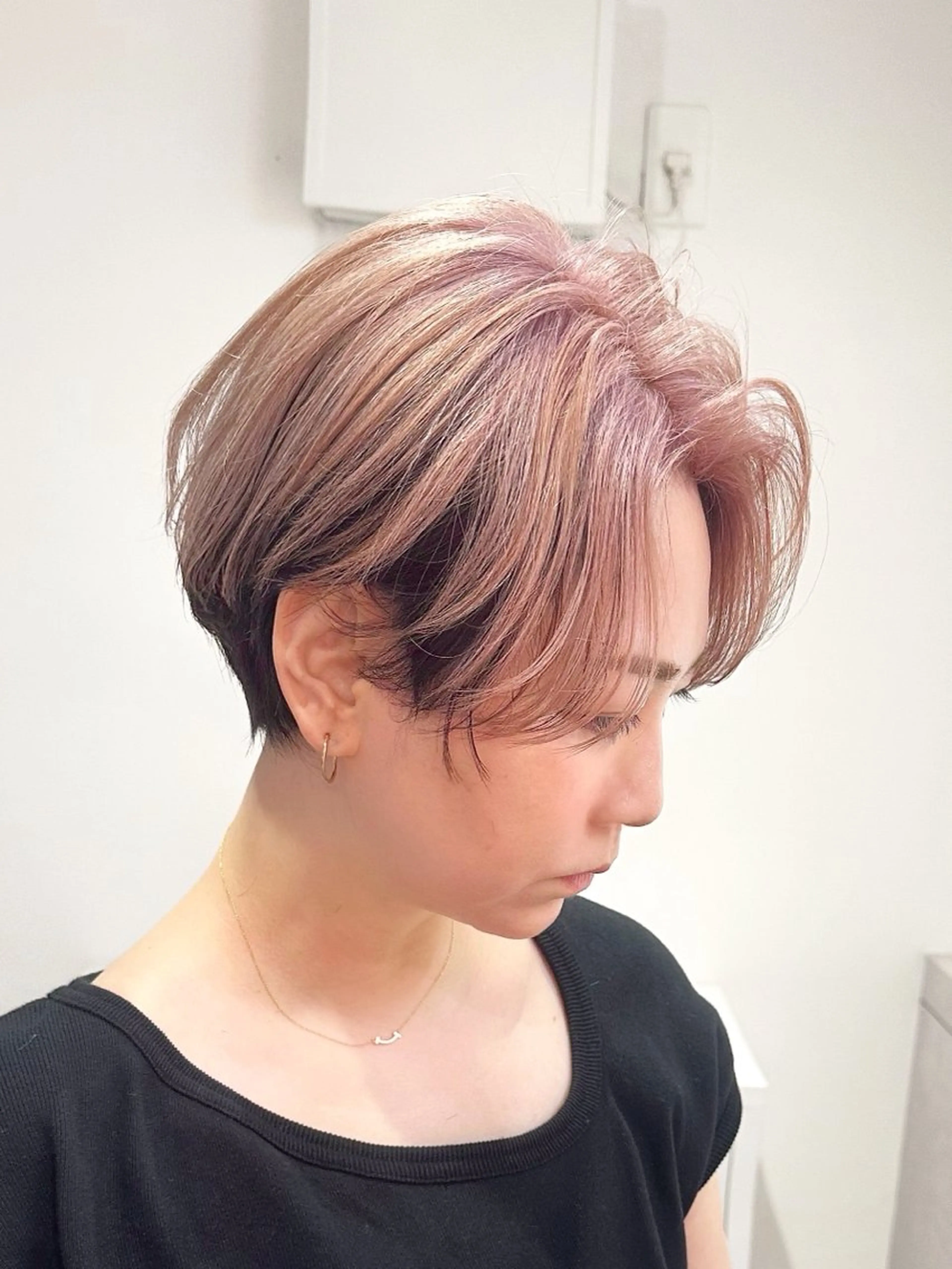 ショート カラー ベージュカラー ハイトーンカラー ピンクカラー ピンクベージュ ショートヘア hair salon suiw所属・ハイトーンショート 特化‬吉田義隆のヘアスタイル