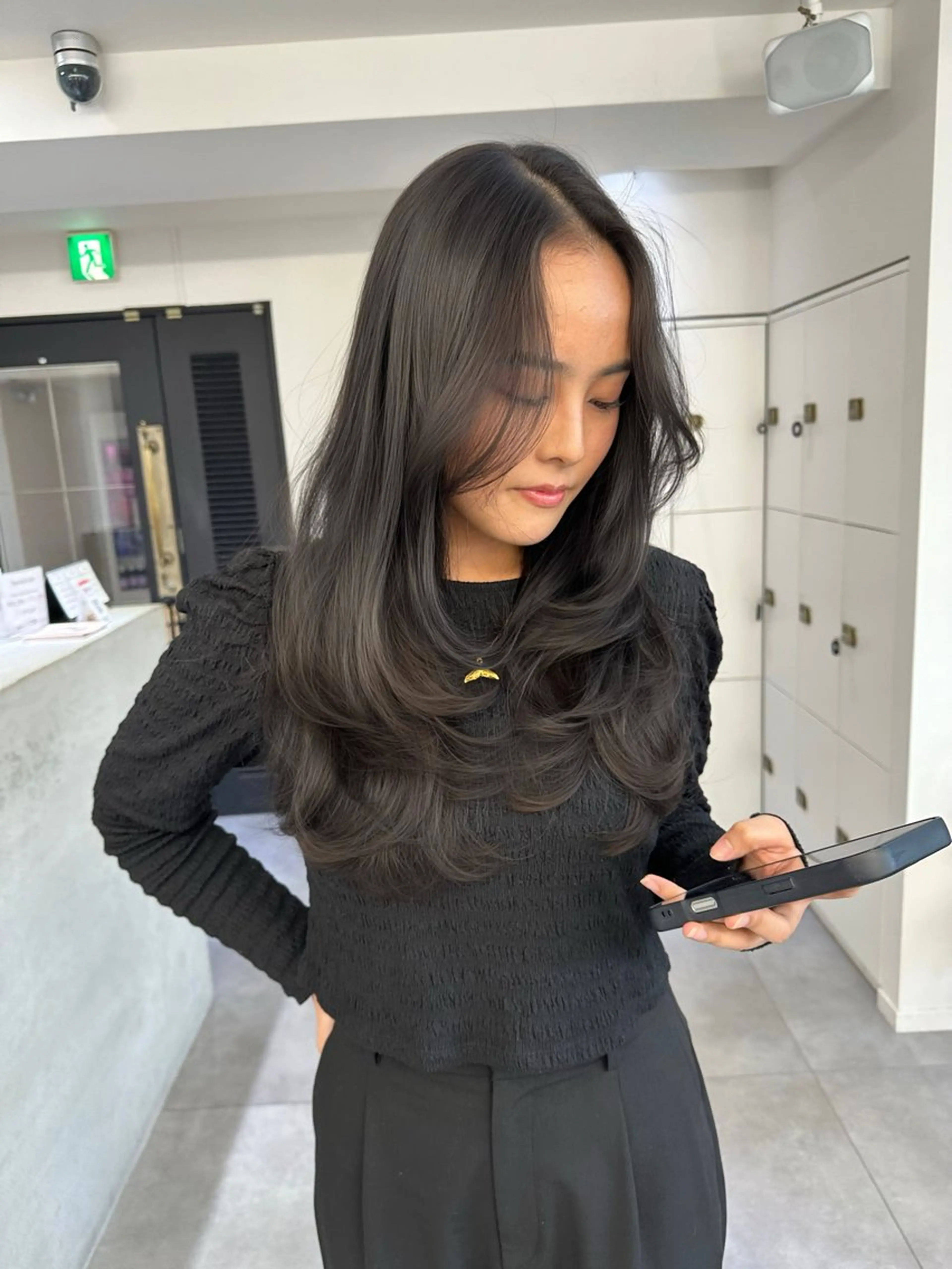 ロング AHNKISM所属・トレンドレイヤー/ 透明感カラーのヘアスタイル