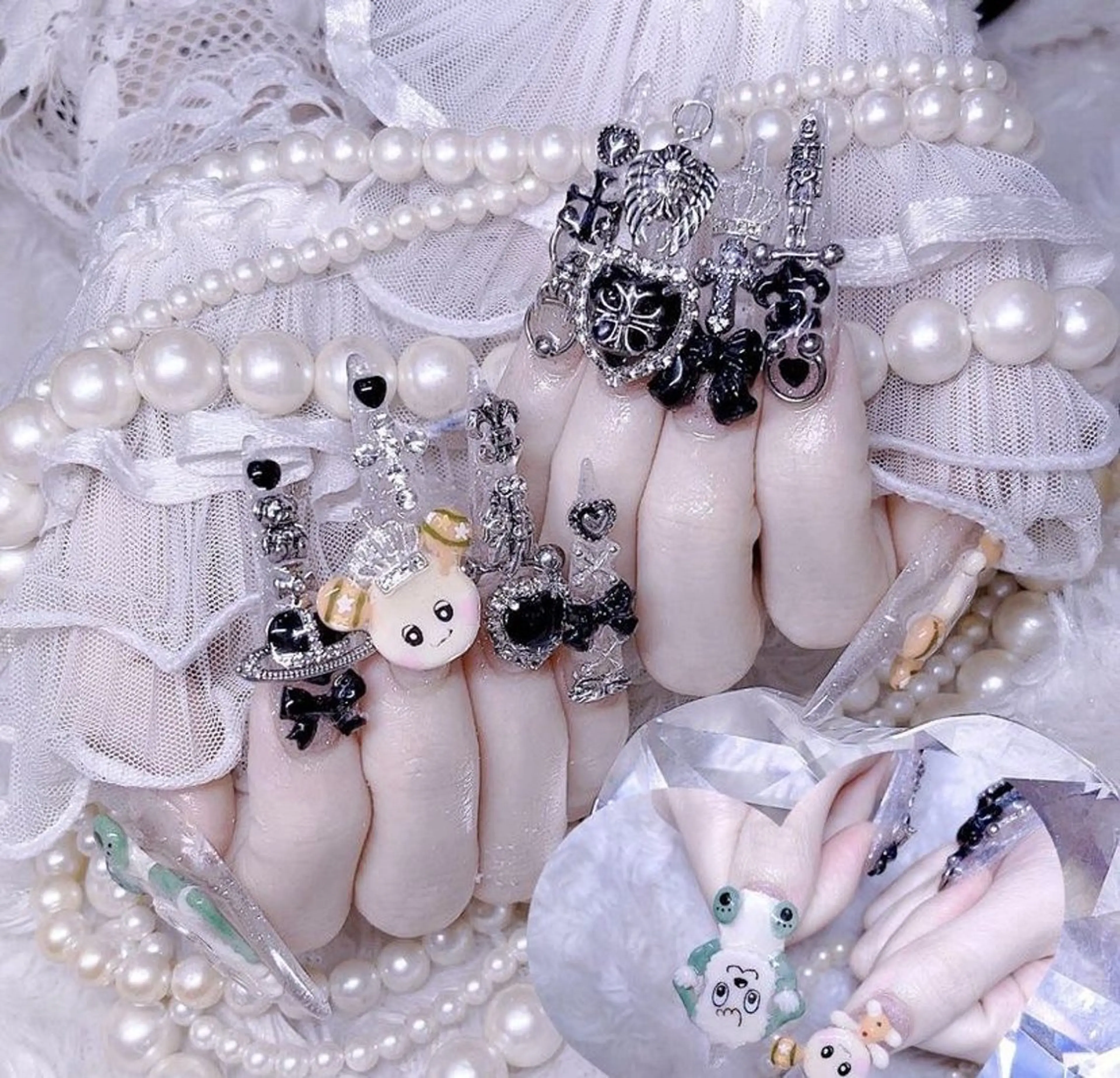 ネイル マグネットネイル ミラーネイル ピンク ネイルチップ 冬ネイル Lee Nailsのネイルデザイン