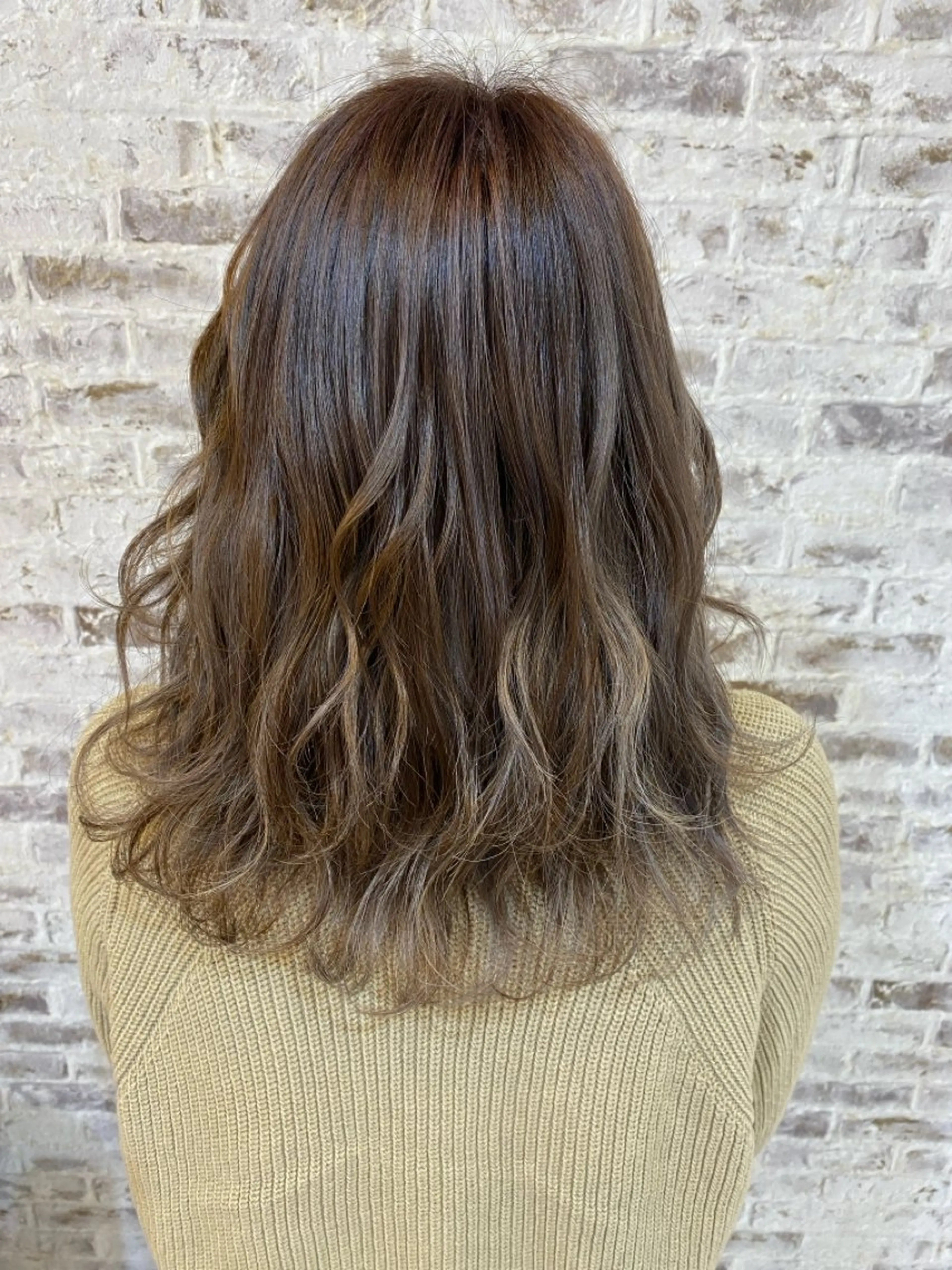 セミロング カラー バレイヤージュ ハイライトカラー ハイライト レイヤーカット ヘアカラー kazufumi ..のヘアスタイル