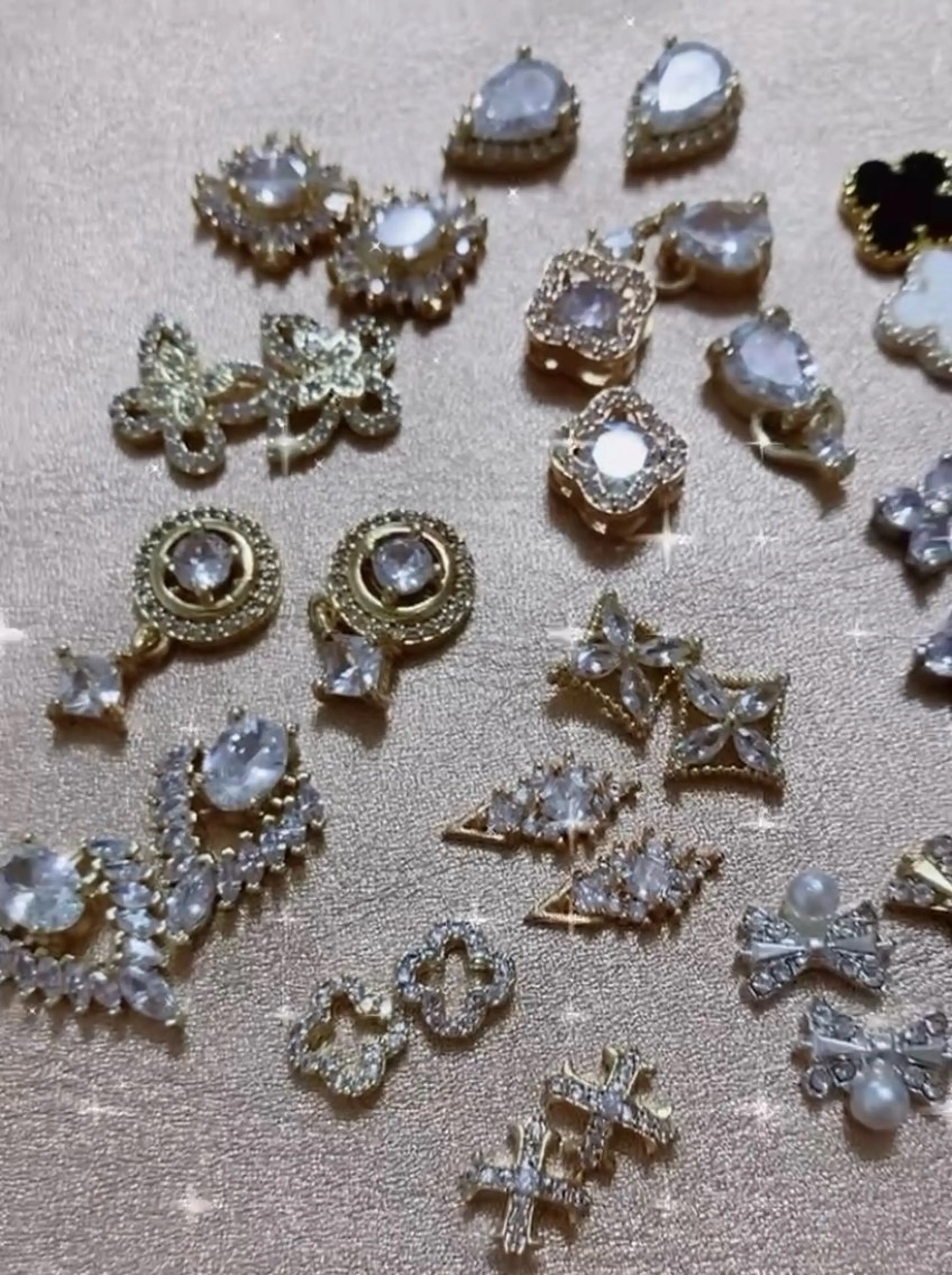 ネイル キラキラネイル ecrin (エクラン)のネイルデザイン