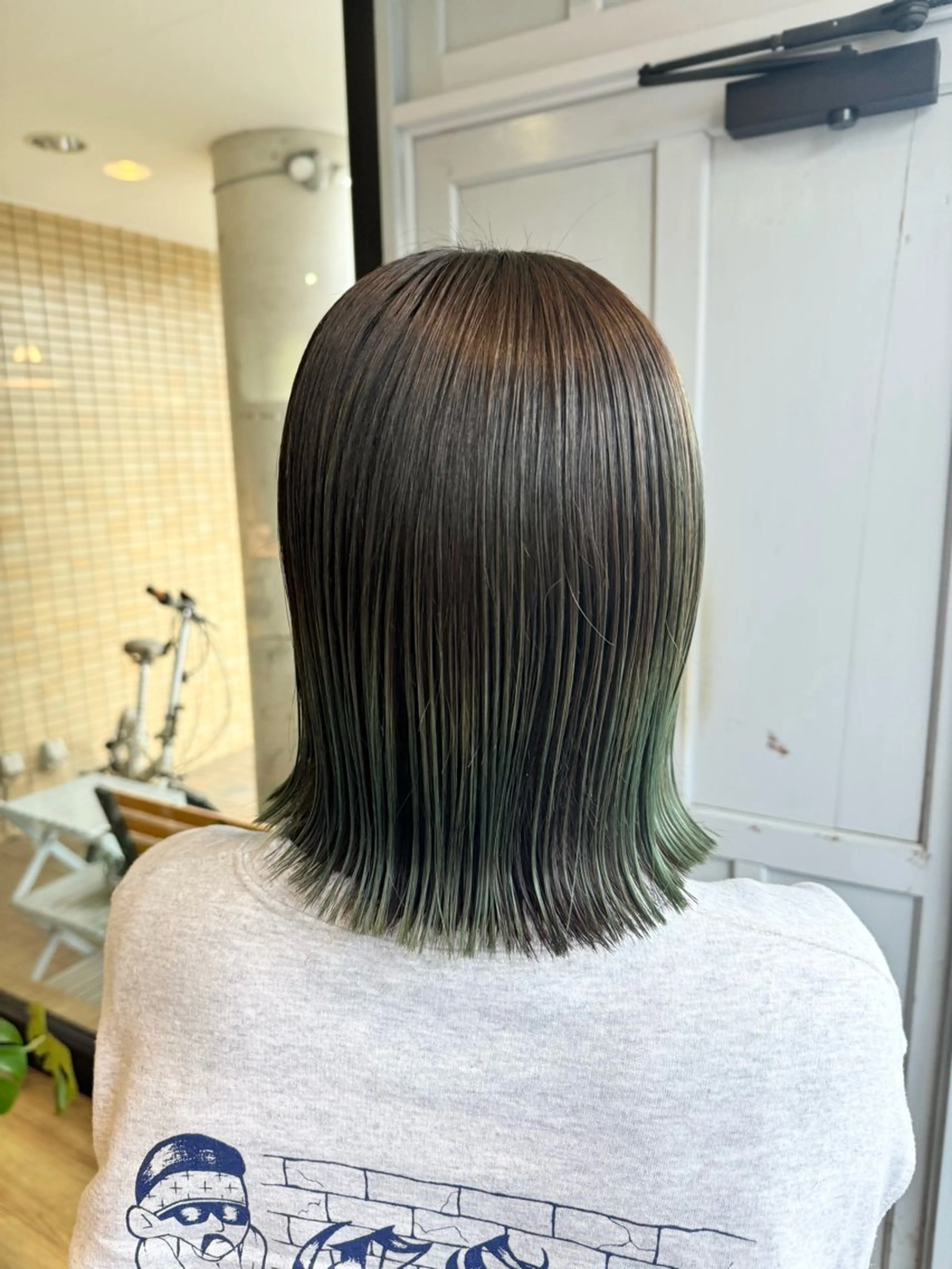 ミディアム カラー ツキダテ ユイのヘアスタイル