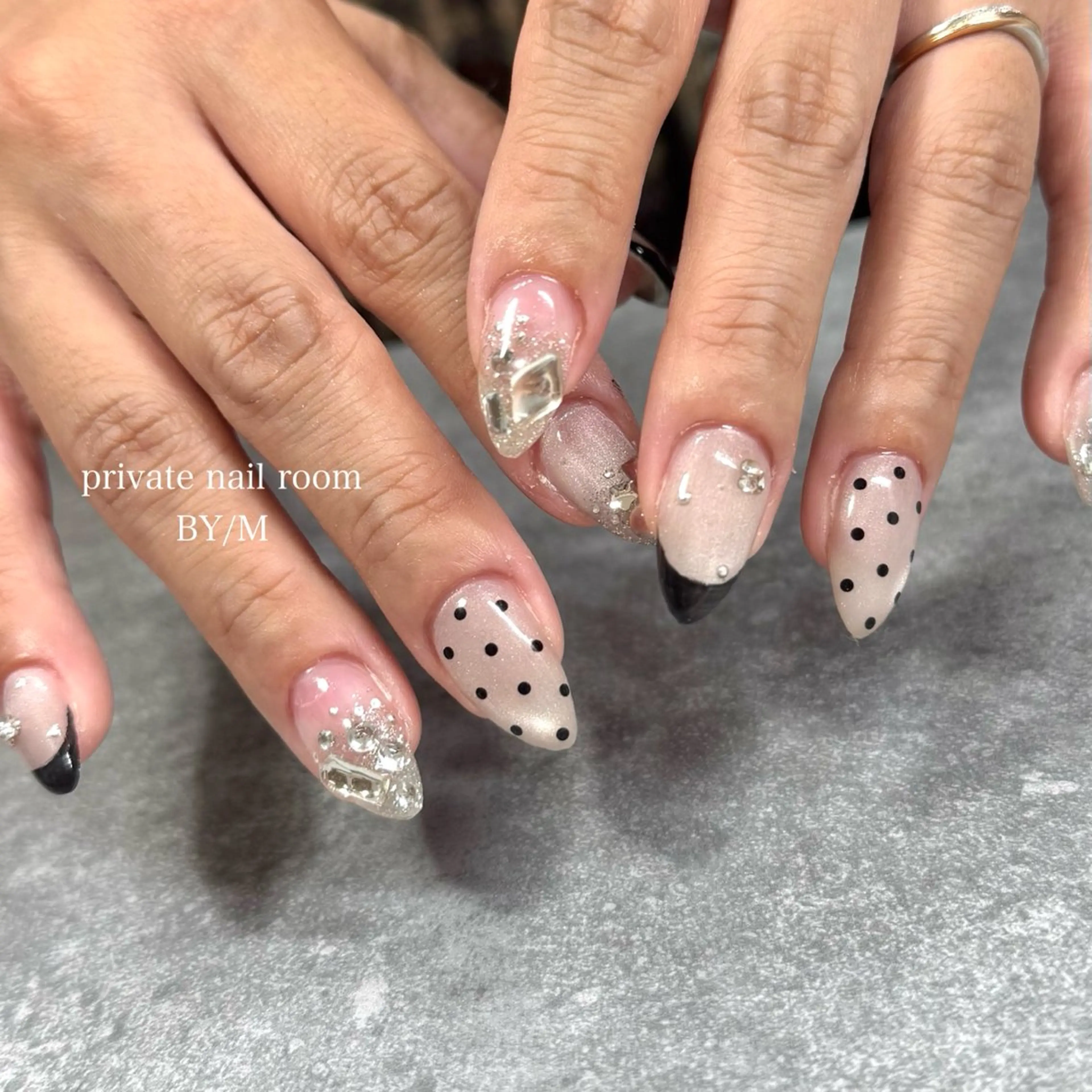 ネイル ドット フレンチネイル 持ち込み ハンドネイル BY / Mのネイルデザイン