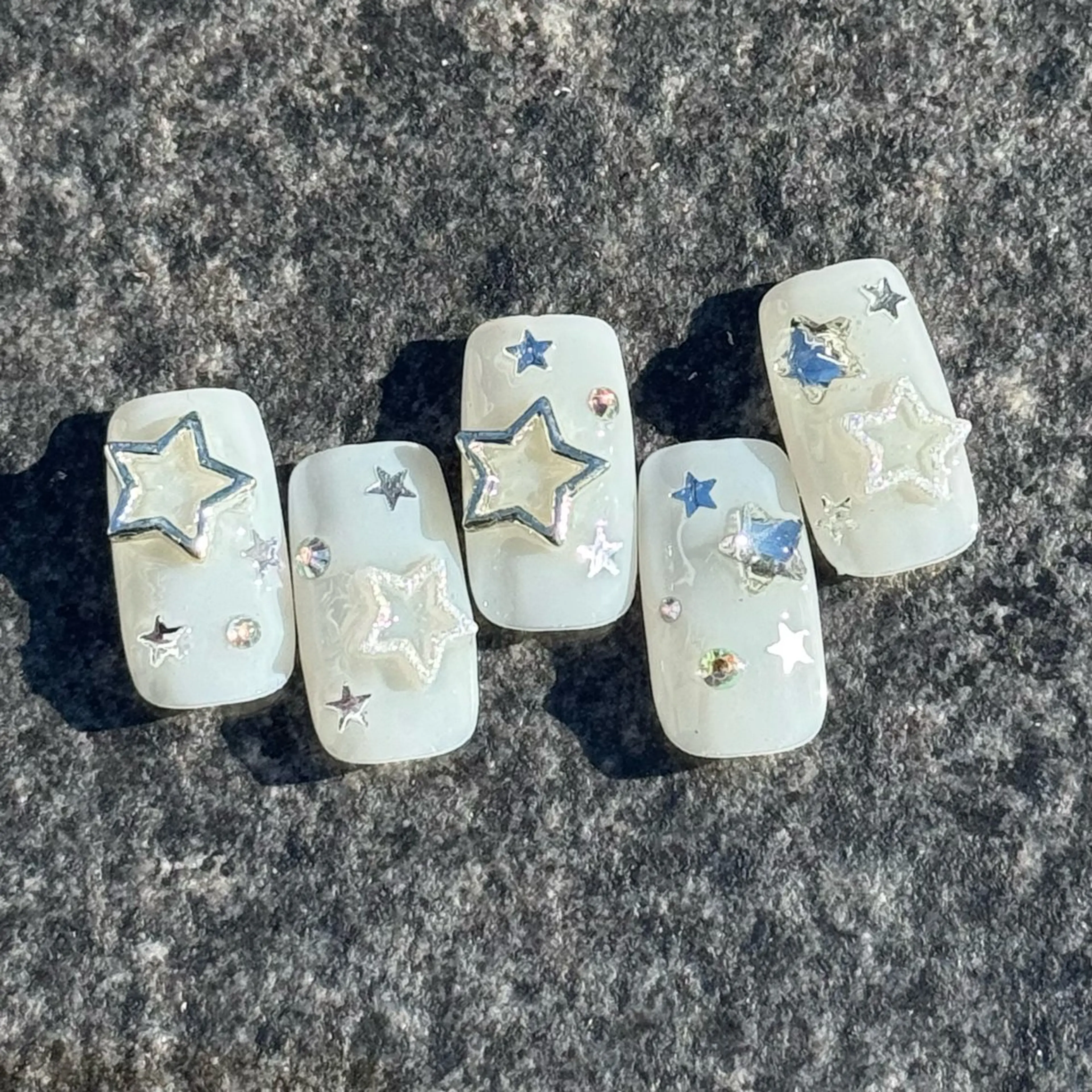 ネイル Pins16所属・HI-KO 🦙のネイルデザイン