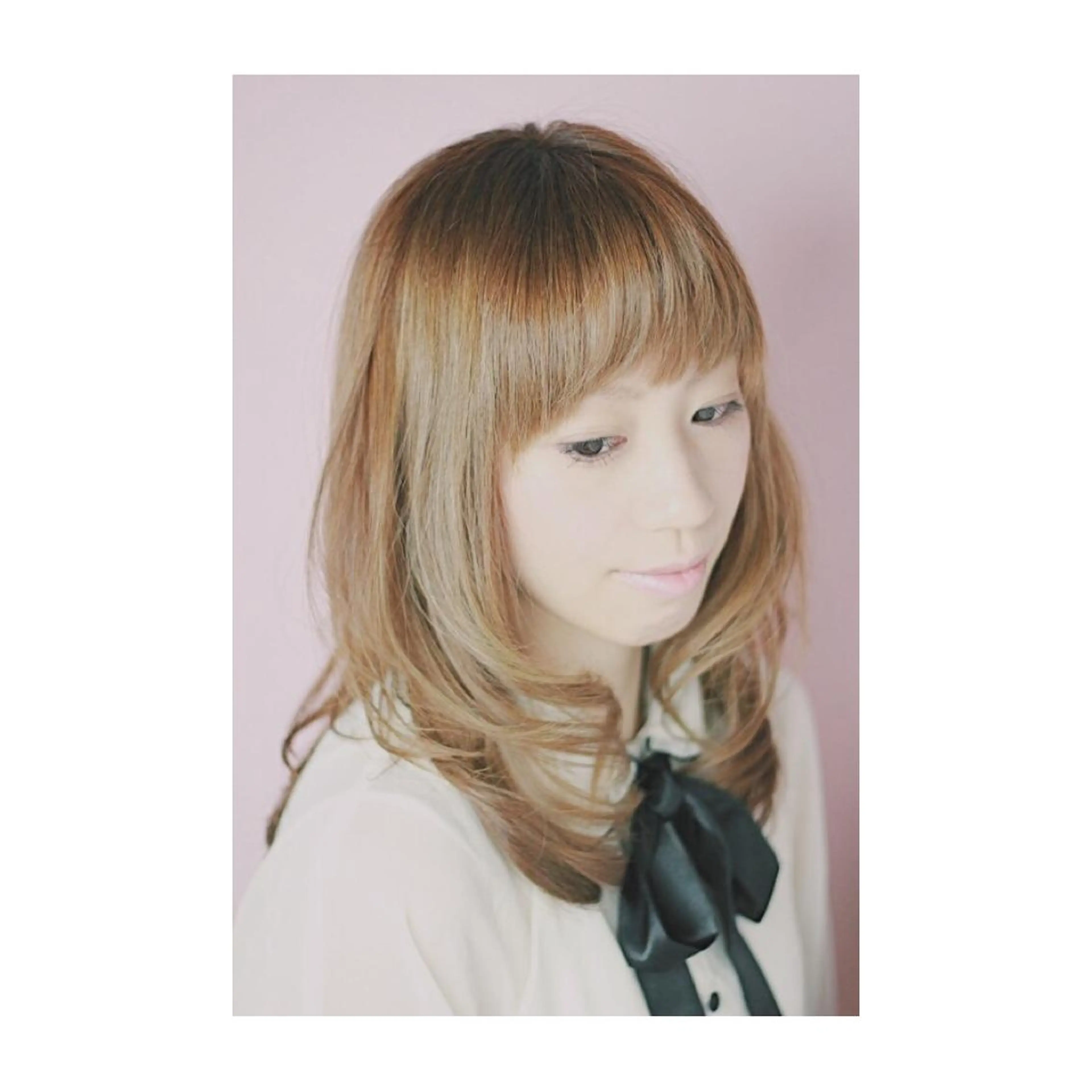 セミロング キヨカワ タイトのヘアスタイル