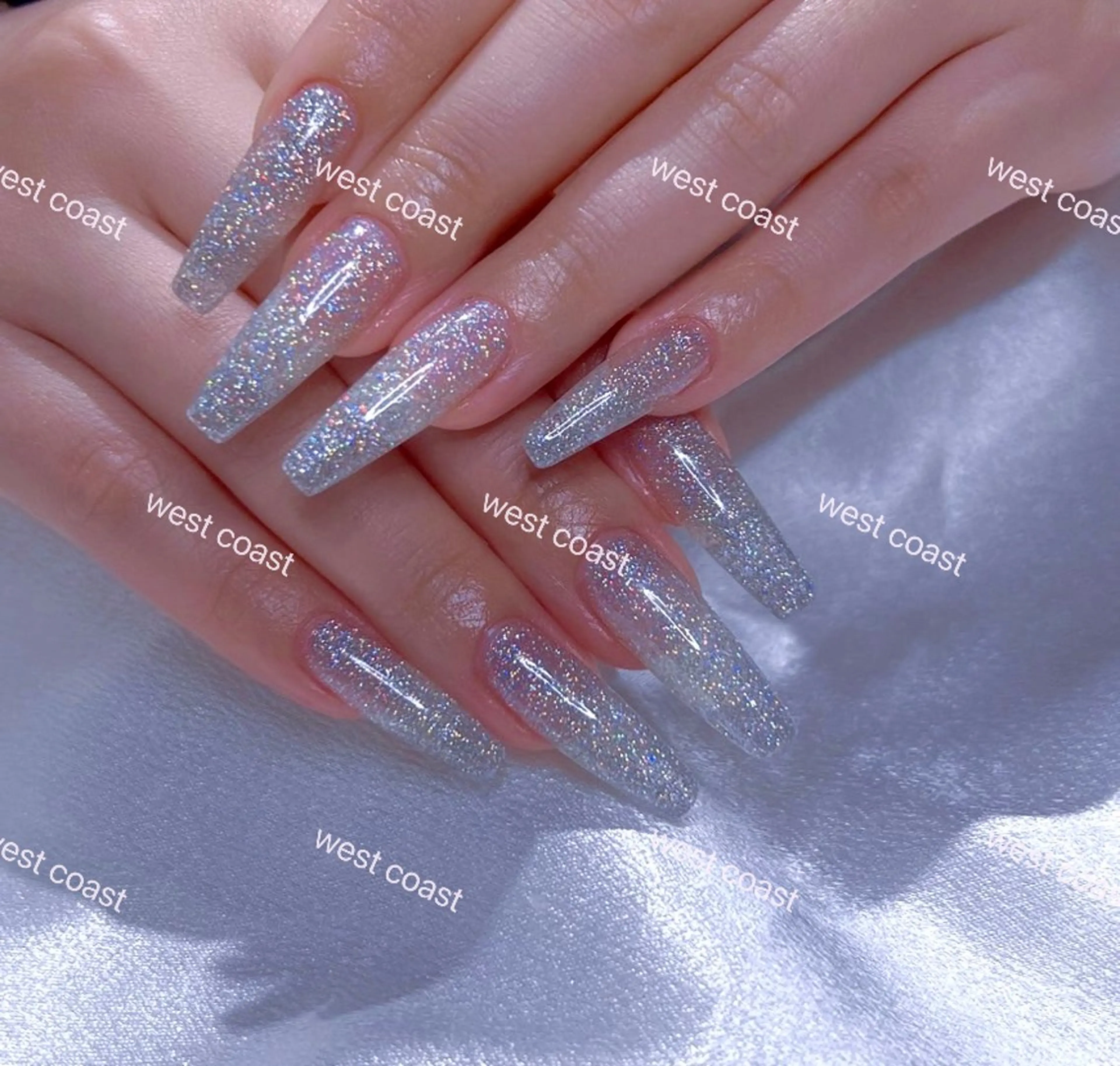 ネイル オーロラネイル 長さ出し フラッシュネイル ラメ(グリッター) シンプルネイル ハンドネイル ハンドケア リボン、ガーリー パーツ放題専門店のネイルデザイン