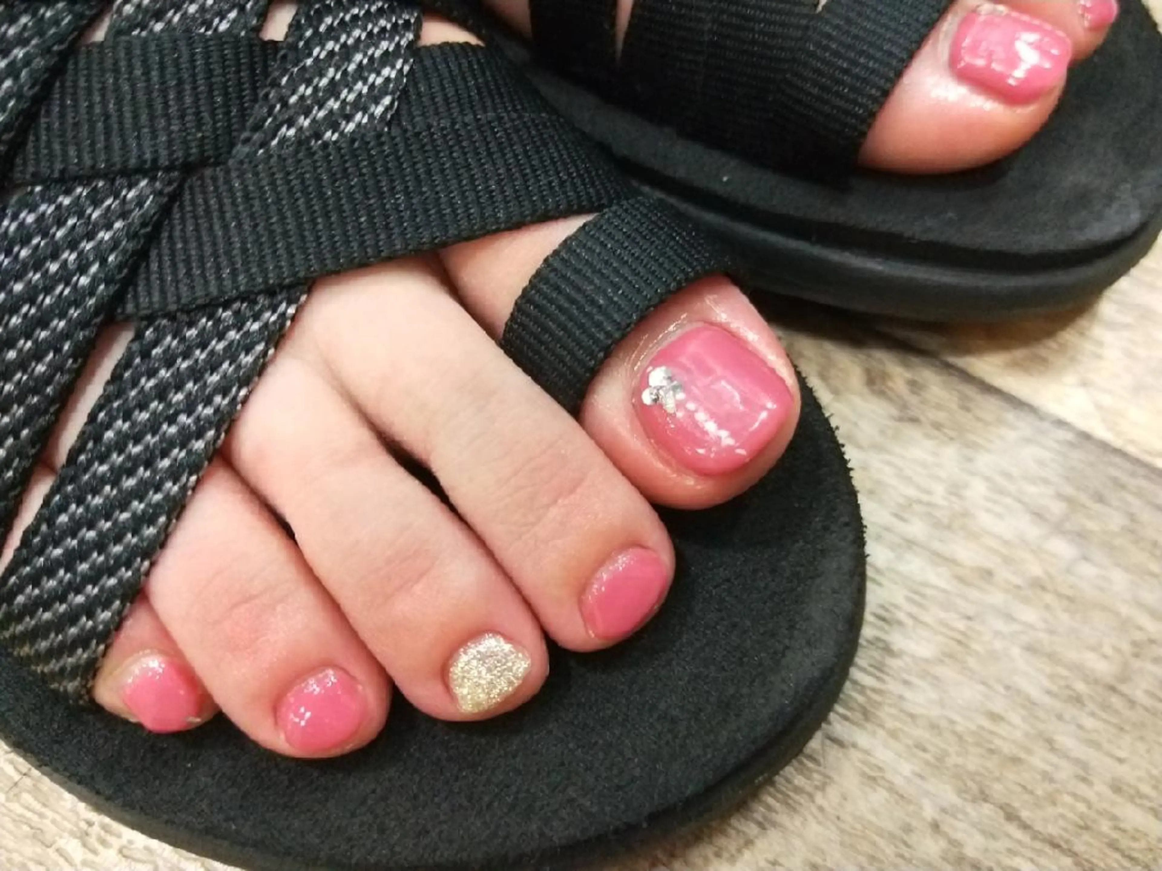 ネイル フットネイル R'well所属・はばすみれ🎀ﾈｲﾙ 光ﾌｪｲｼｬﾙ ﾍｱのネイルデザイン