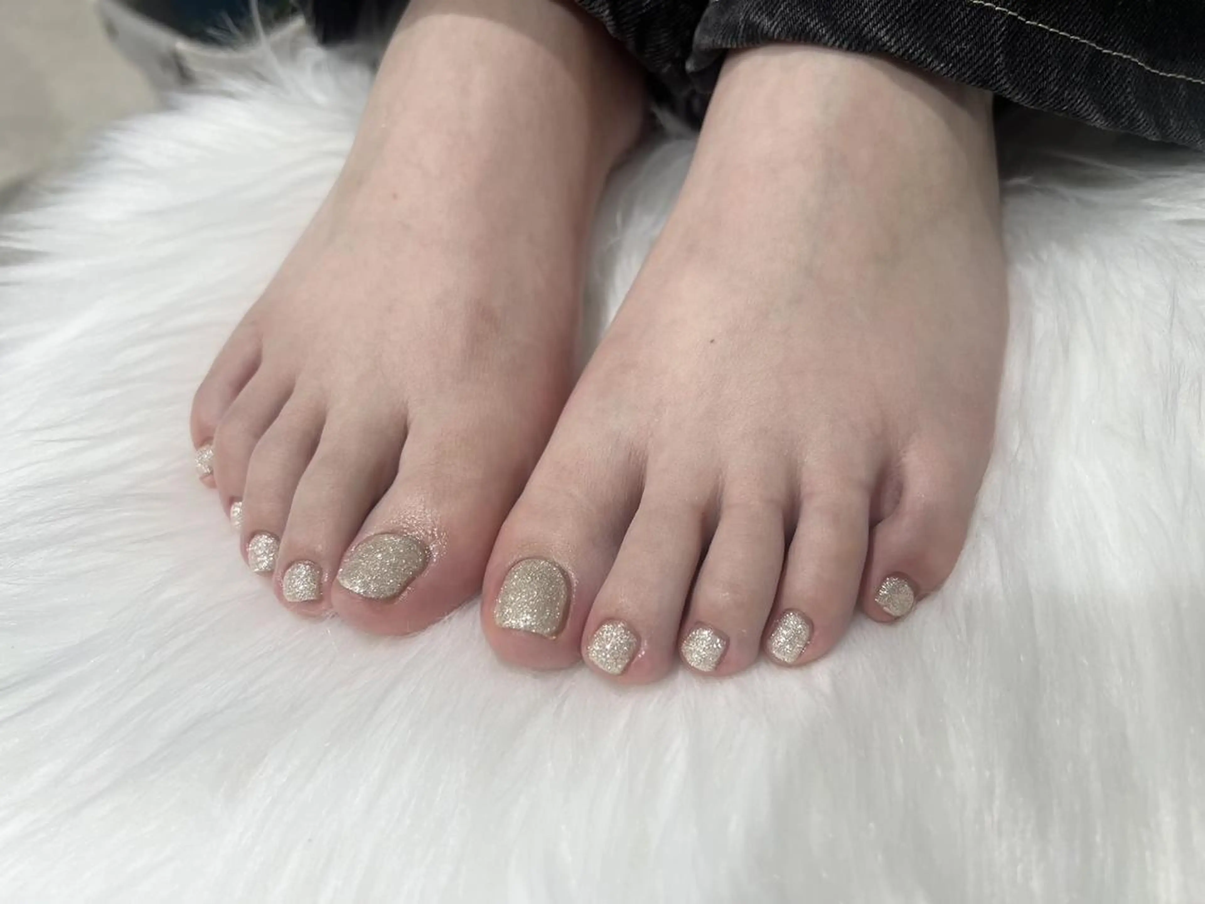 ネイル フットネイル ラメ(グリッター) ワンカラーネイル シルバー Nail Salon Lindaのネイルデザイン