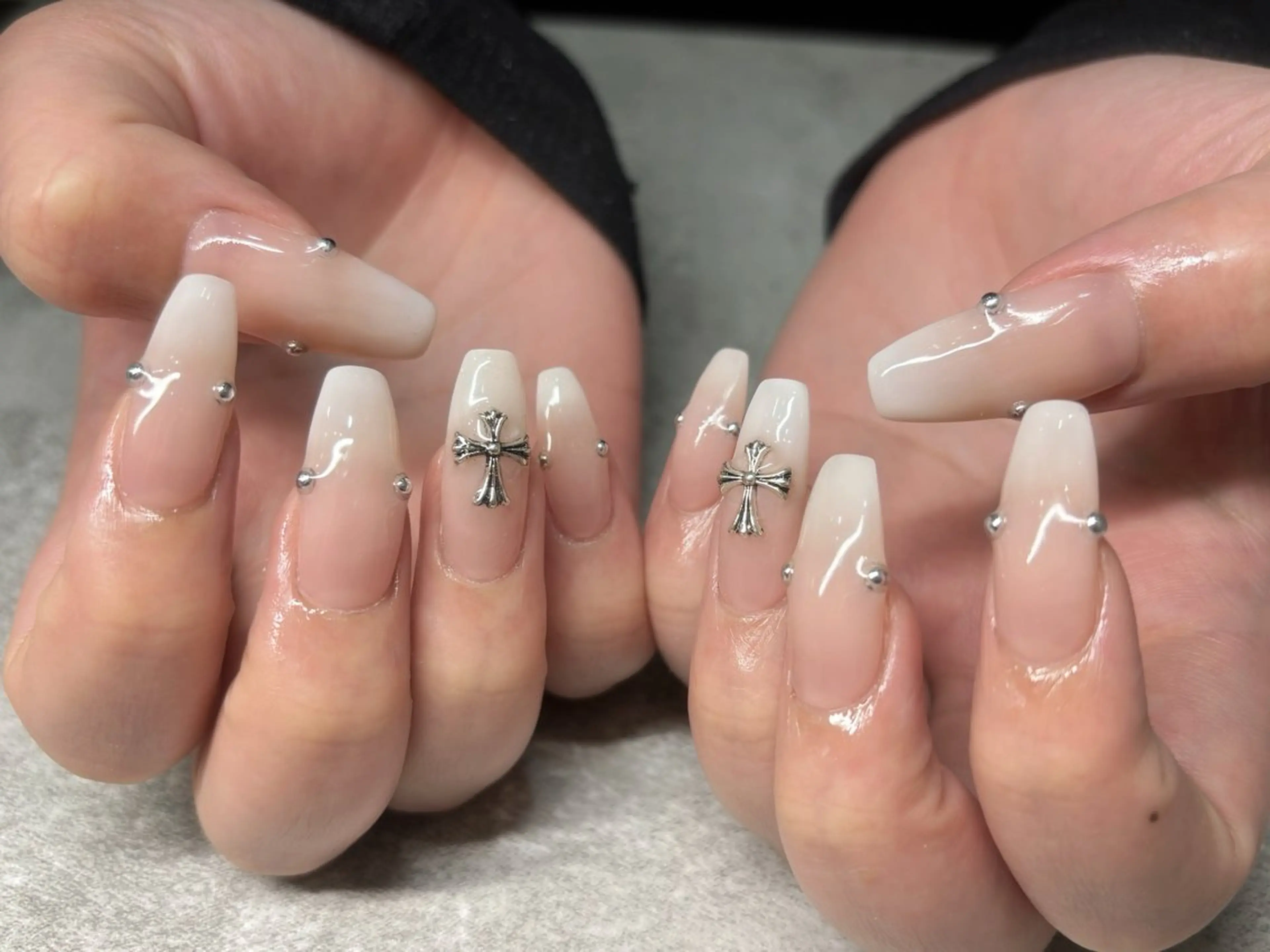 ネイル シルバー ビオール(BeAll)eyelash&nail所属・BeAll 河野のネイルデザイン