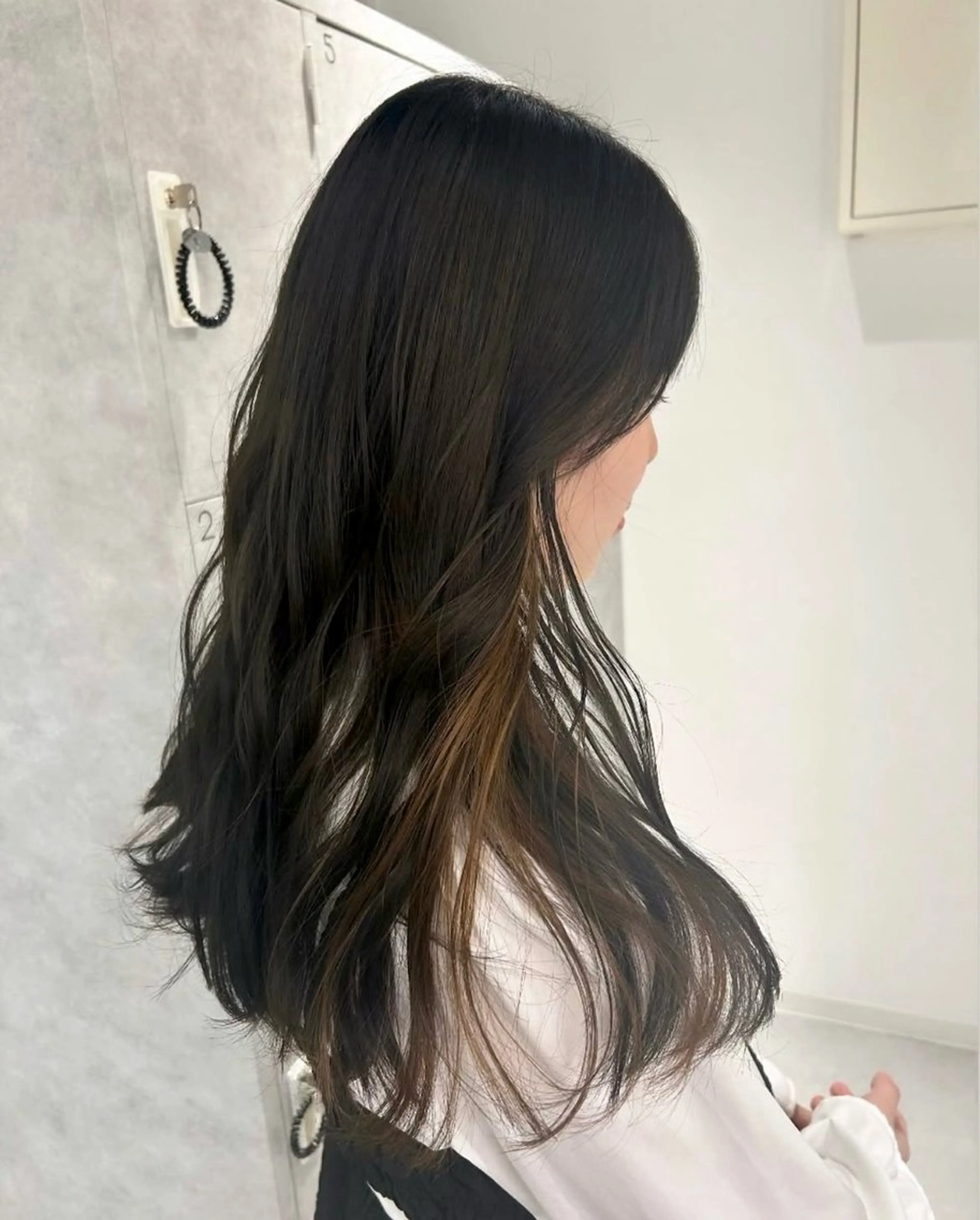 ミディアム カラー Nana/透けカラー ×似合わせカットのヘアスタイル