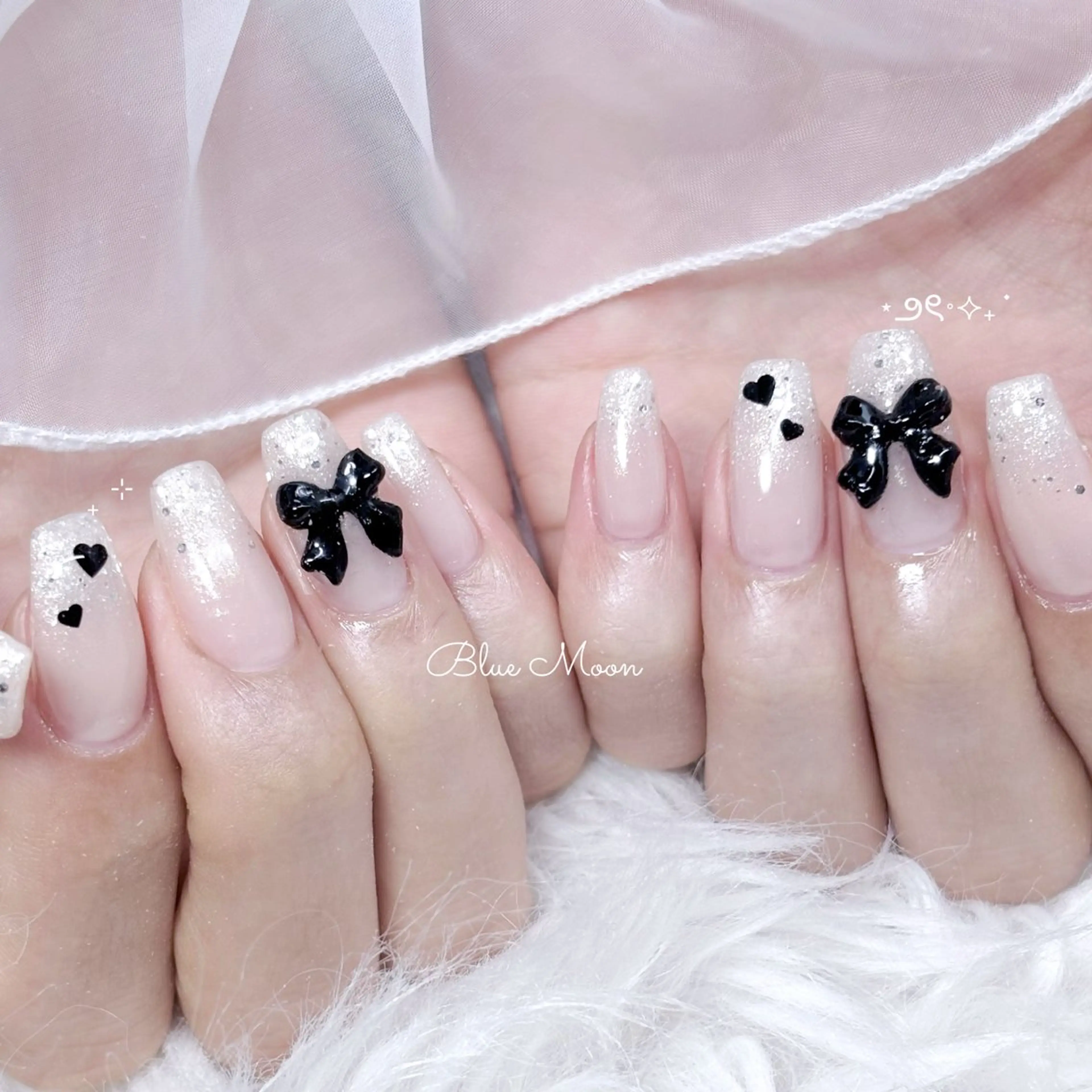 ネイル ハート ホログラムネイル リボン ハンドネイル ハンドケア nail salon Blue Moonのネイルデザイン