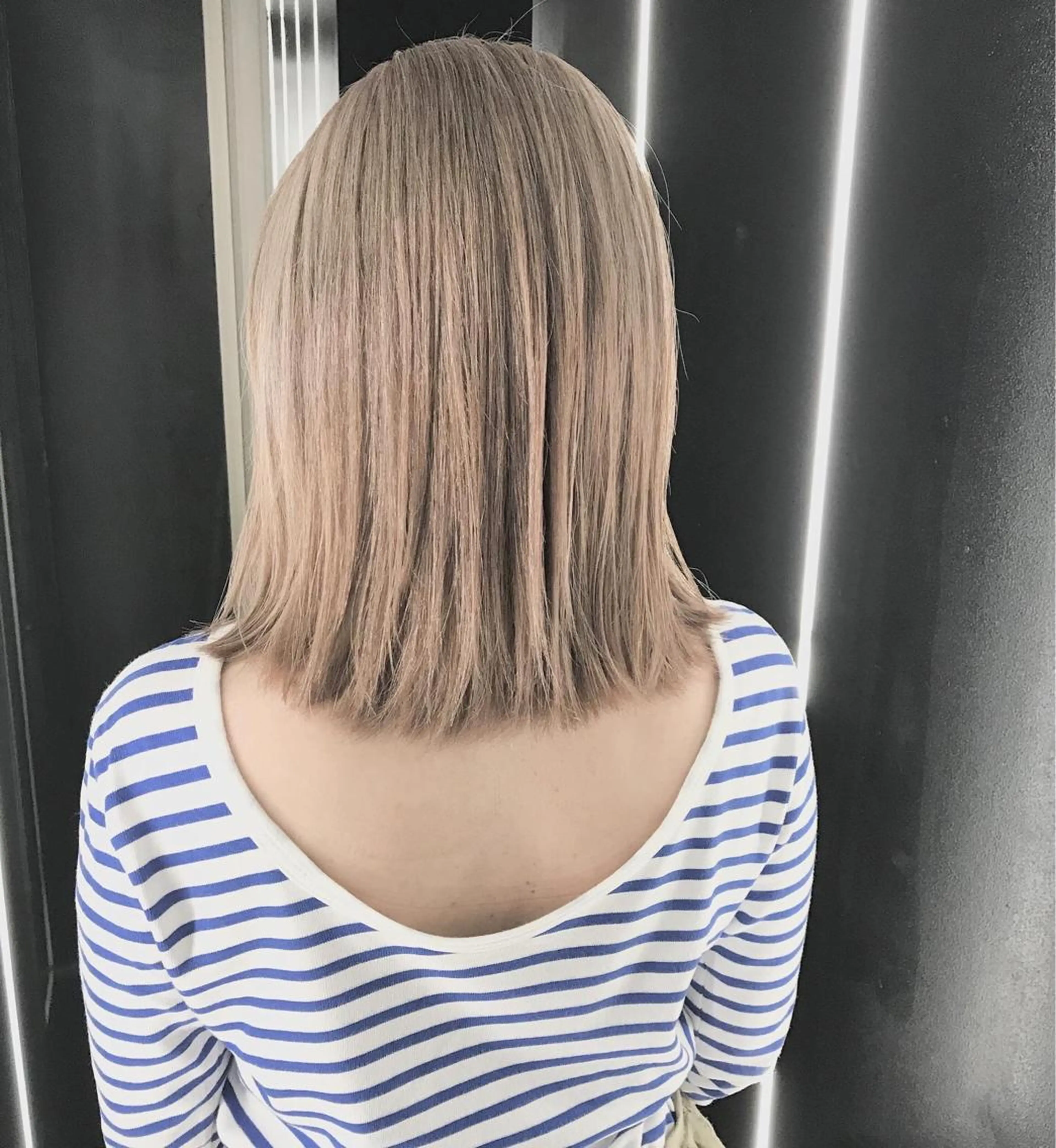 ミディアム カラー ベージュカラー ミルクティーベージュ 森本 笑のヘアスタイル