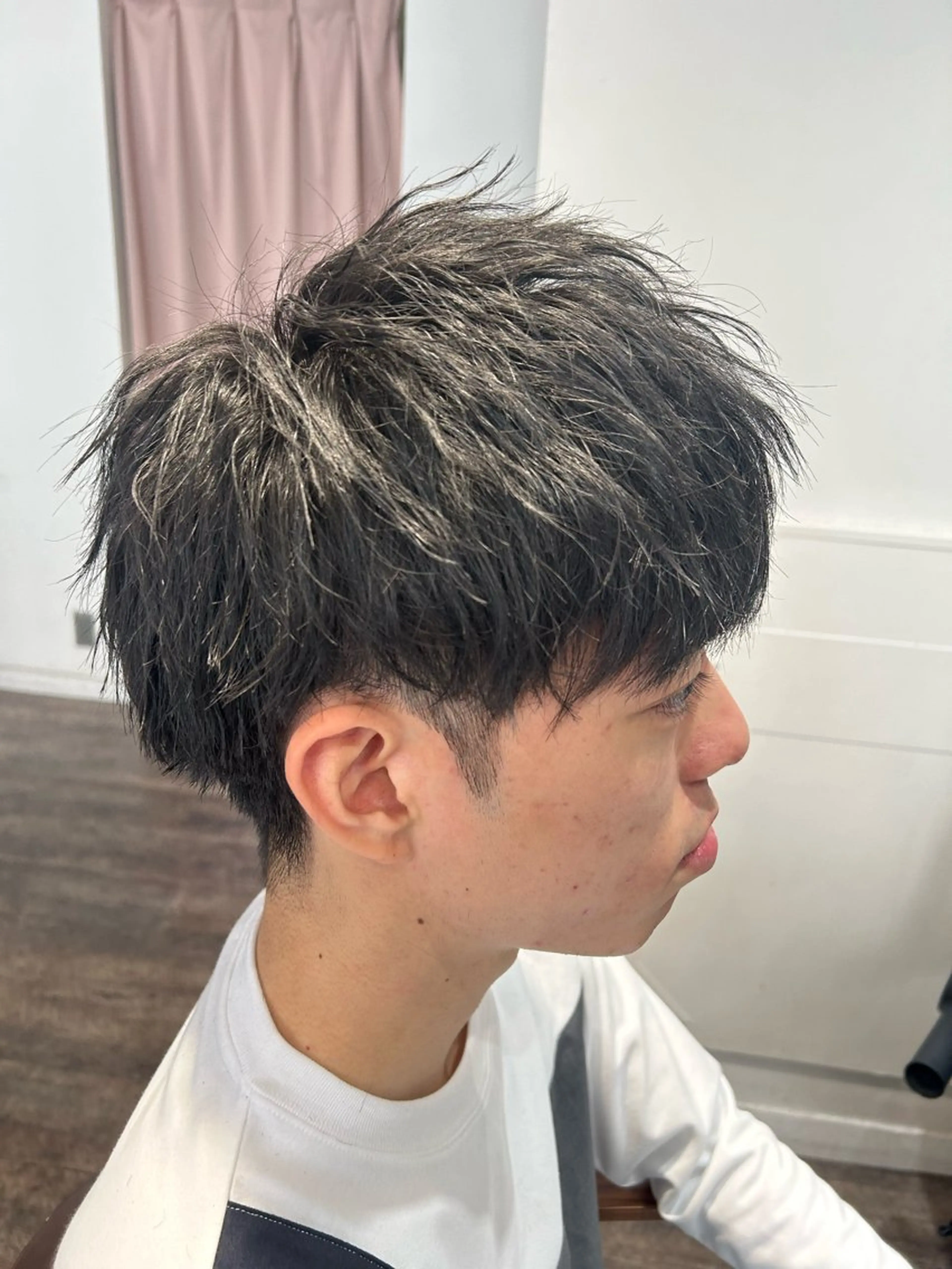 メンズ センターパート マッシュウルフ マッシュ メンズパーマ メンズツイストパーマ カット ヘアセット ラウンドマッシュ/ フェザーショート大阪のヘアスタイル