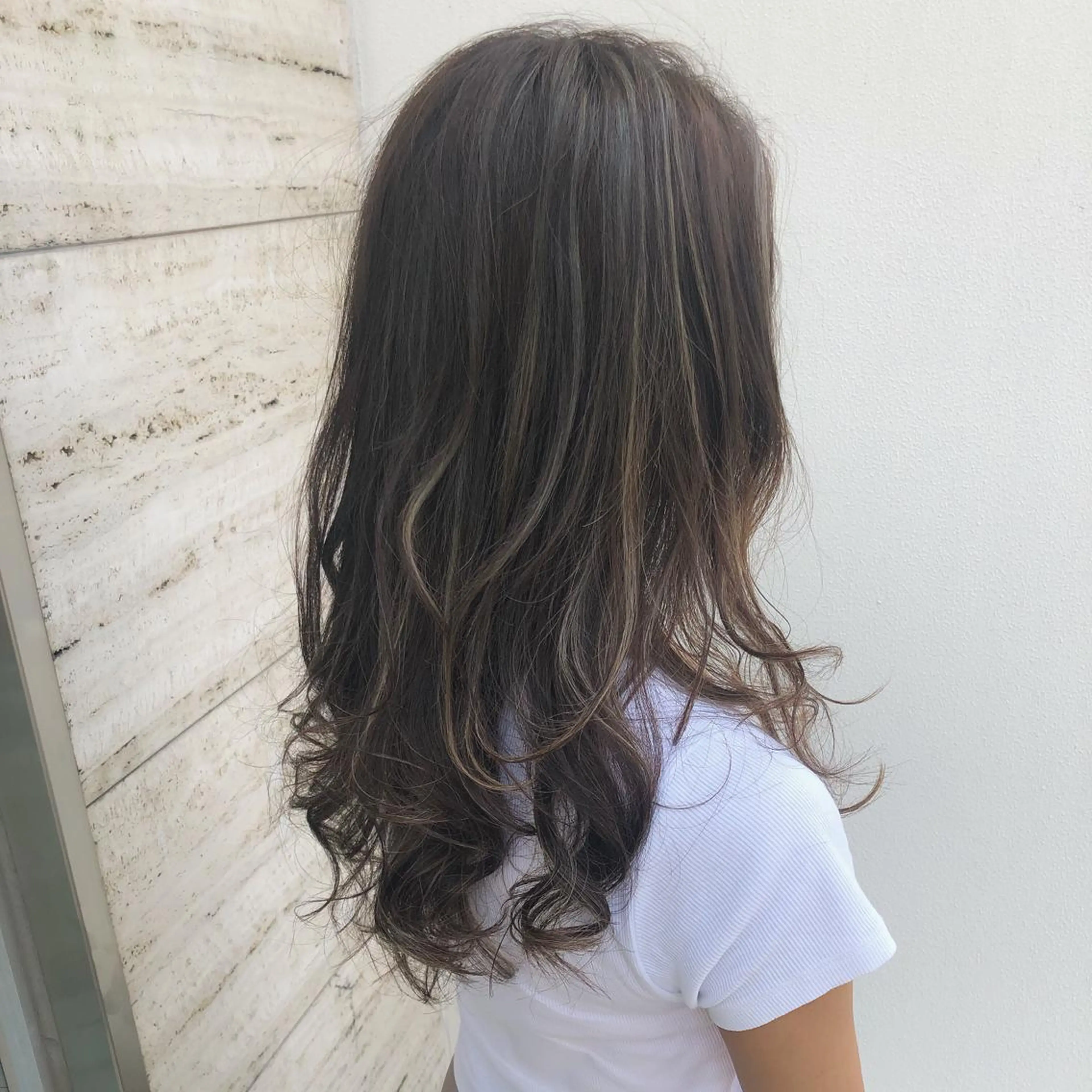 ロング ハイライト ヤマモト マイのヘアスタイル