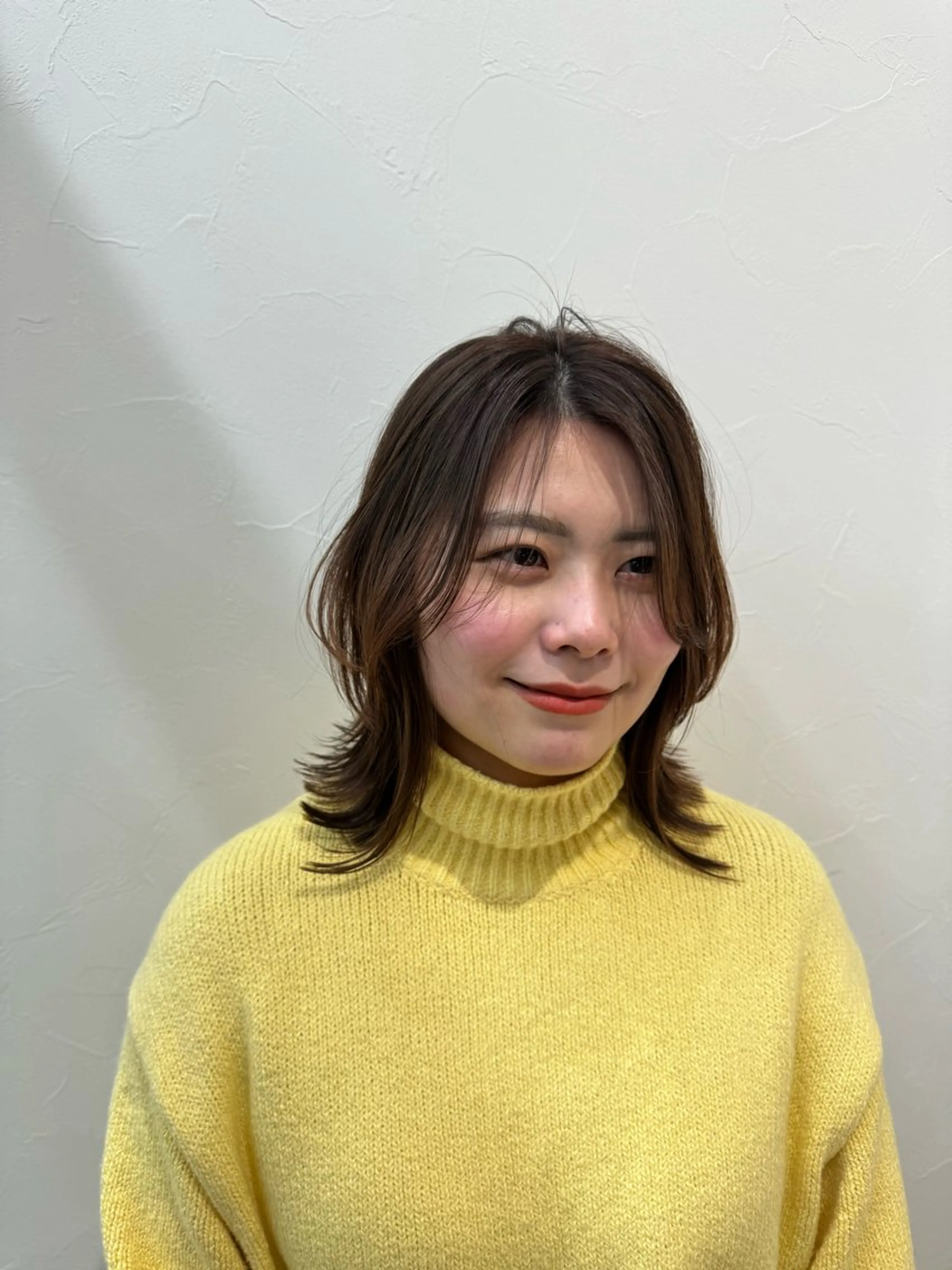 ミディアム カラー ベージュカラー ブリーチ ブリーチなしカラー くびれヘア 髪質改善 髪質改善×艶カラー Haruのヘアスタイル