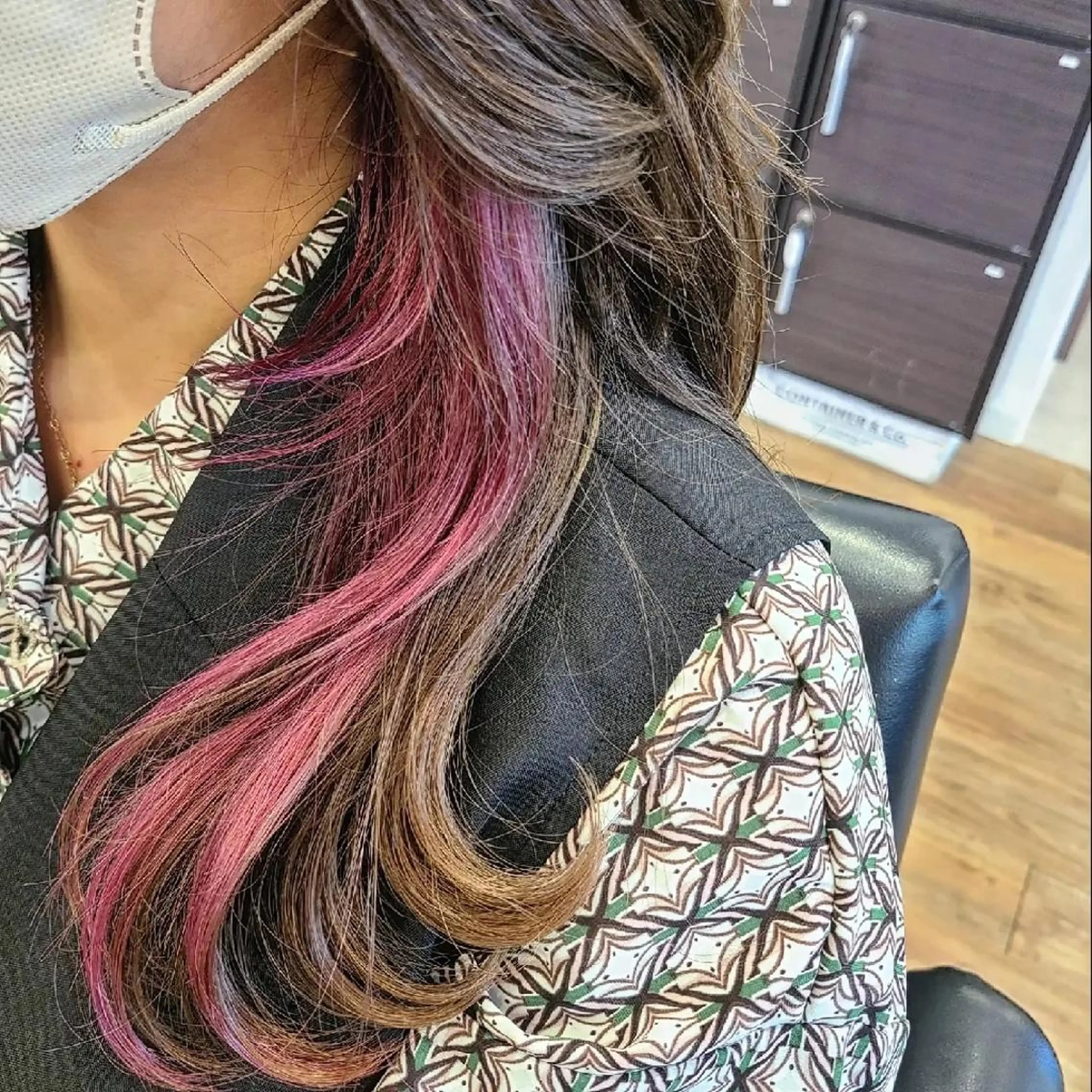 カラー ロング イヤリングカラー ピンクカラー ヘアカラー 関口 友菜のヘアスタイル