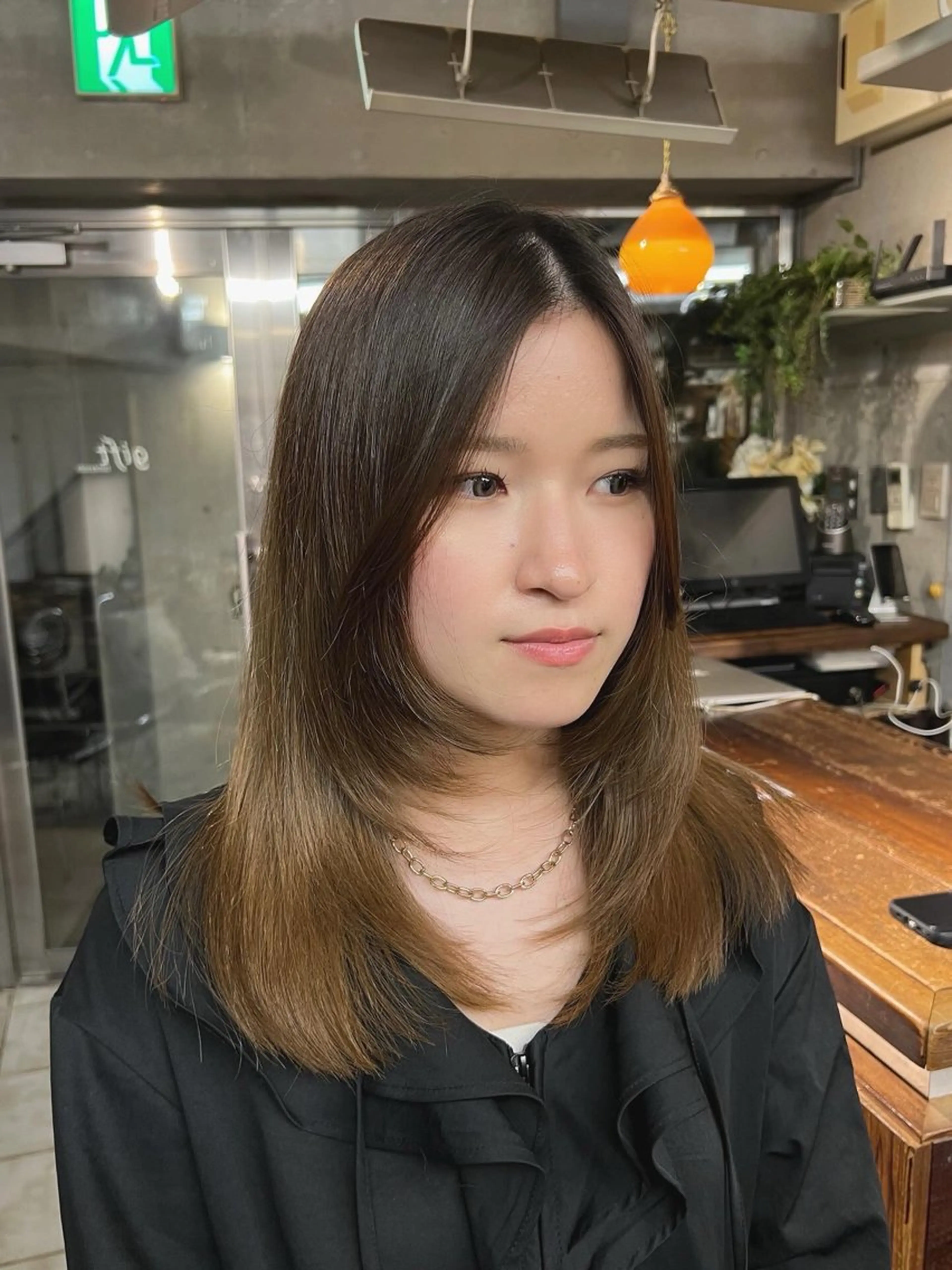 セミロング レイヤーカット 土田かほ/本日🈳 透明感カラー🍃のヘアスタイル