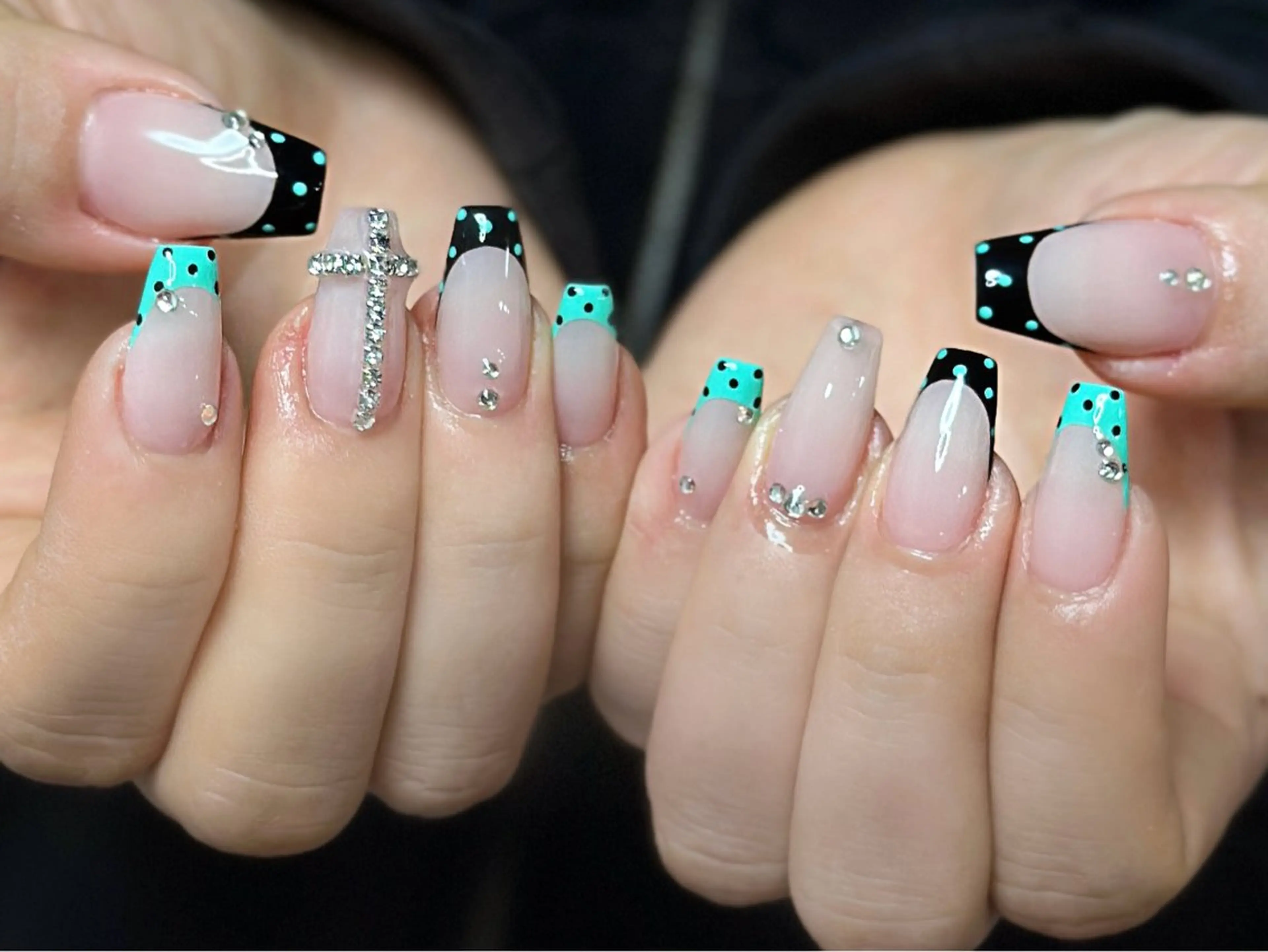 ネイル アートネイル オーロラネイル チークネイル フレンチネイル ガラスフレンチ 🎀YooLi Nail salonのネイルデザイン