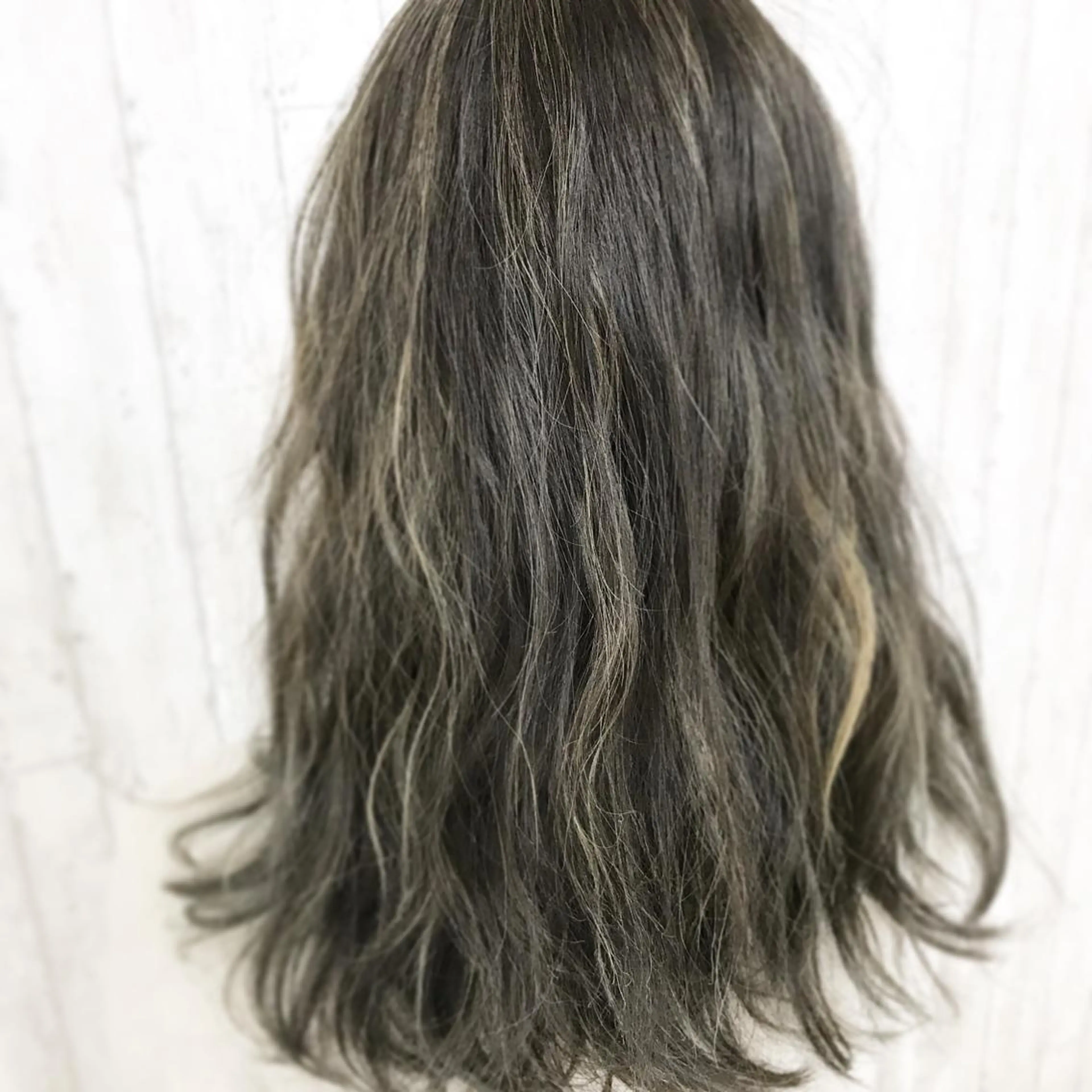 セミロング カラー グレージュ ハイライトカラー イルミナカラー ハイライト kazufumi ..のヘアスタイル