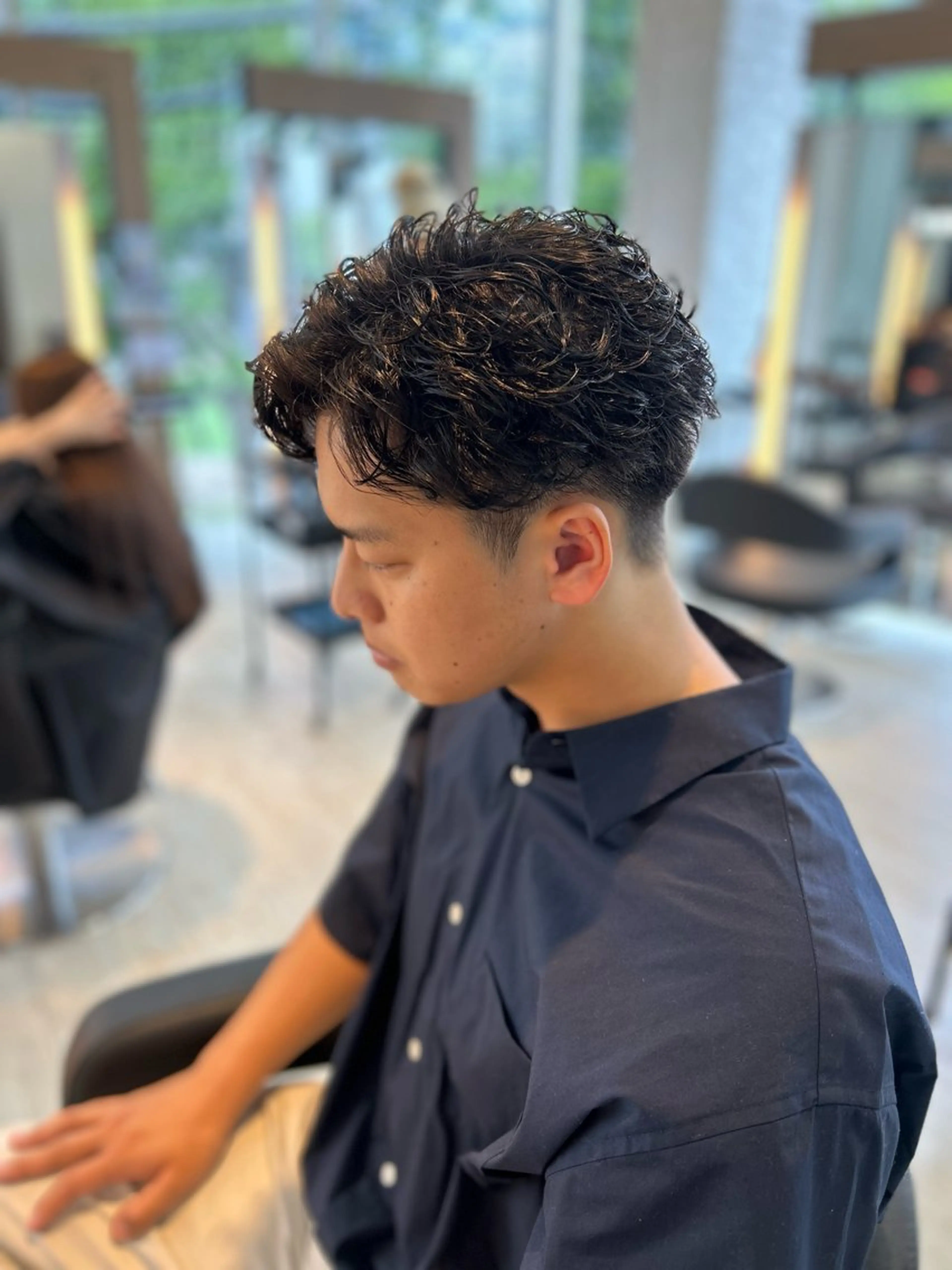 パーマ メンズ 有働由良／ハイトーン ／韓国メンズヘアのヘアスタイル