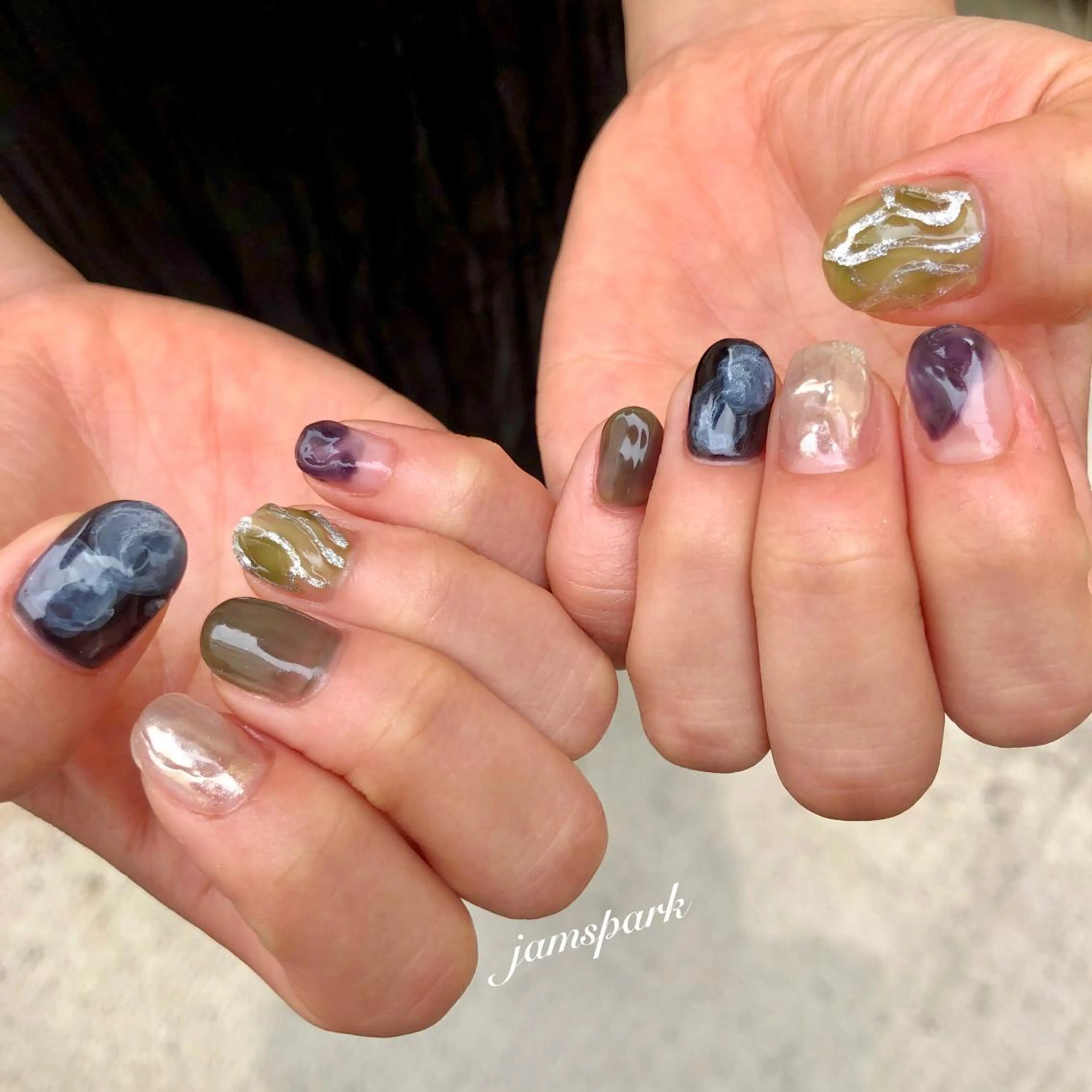 ネイル アートネイル ブラウン ジェルネイル ニュアンスネイル ショートネイル ハンドネイル jamspark ✨のネイルデザイン