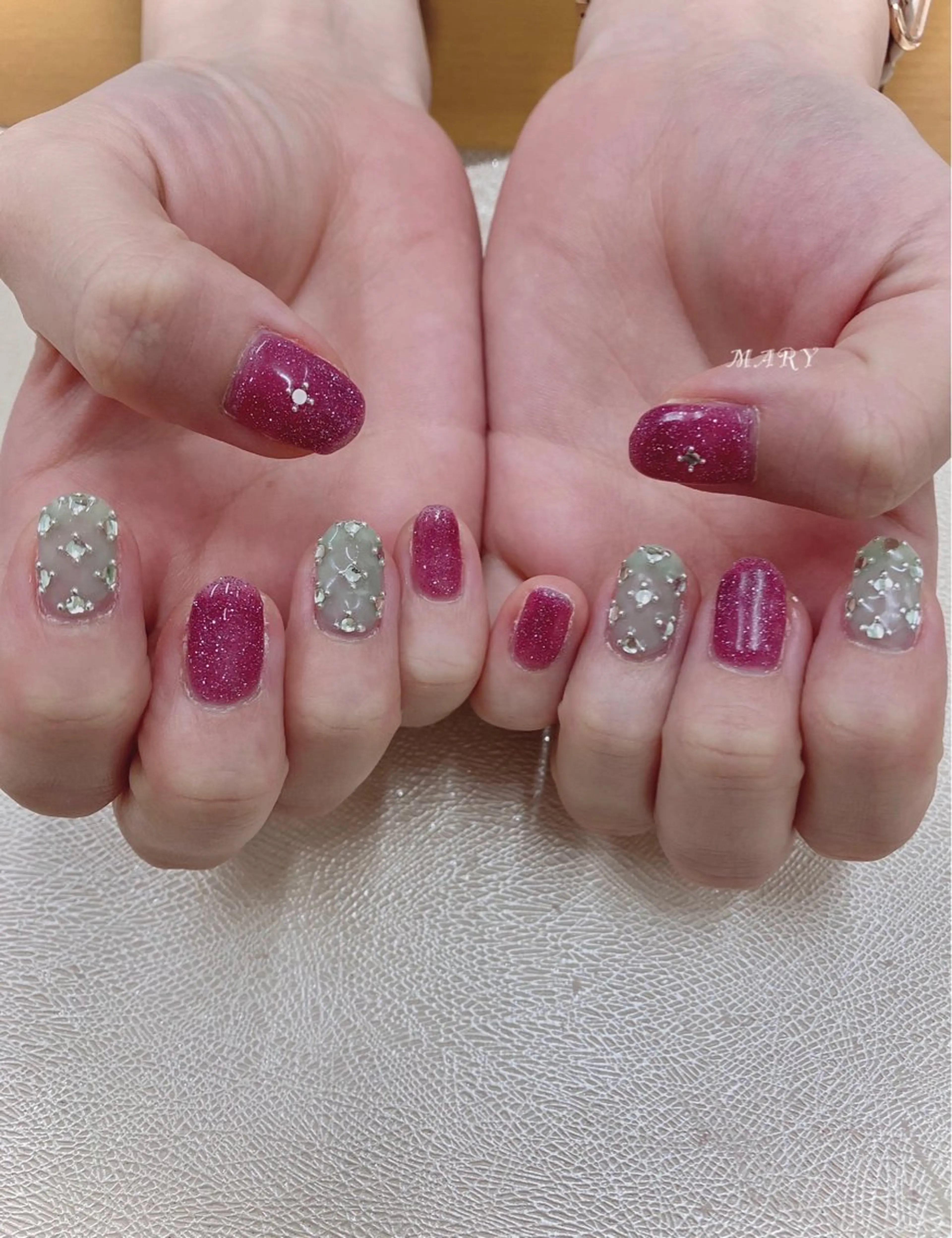 ネイル フラッシュネイル グリーン キラキラネイル ニュアンスネイル ピンク ハンドネイル Mary nail所属・Mary nail .narumiのネイルデザイン