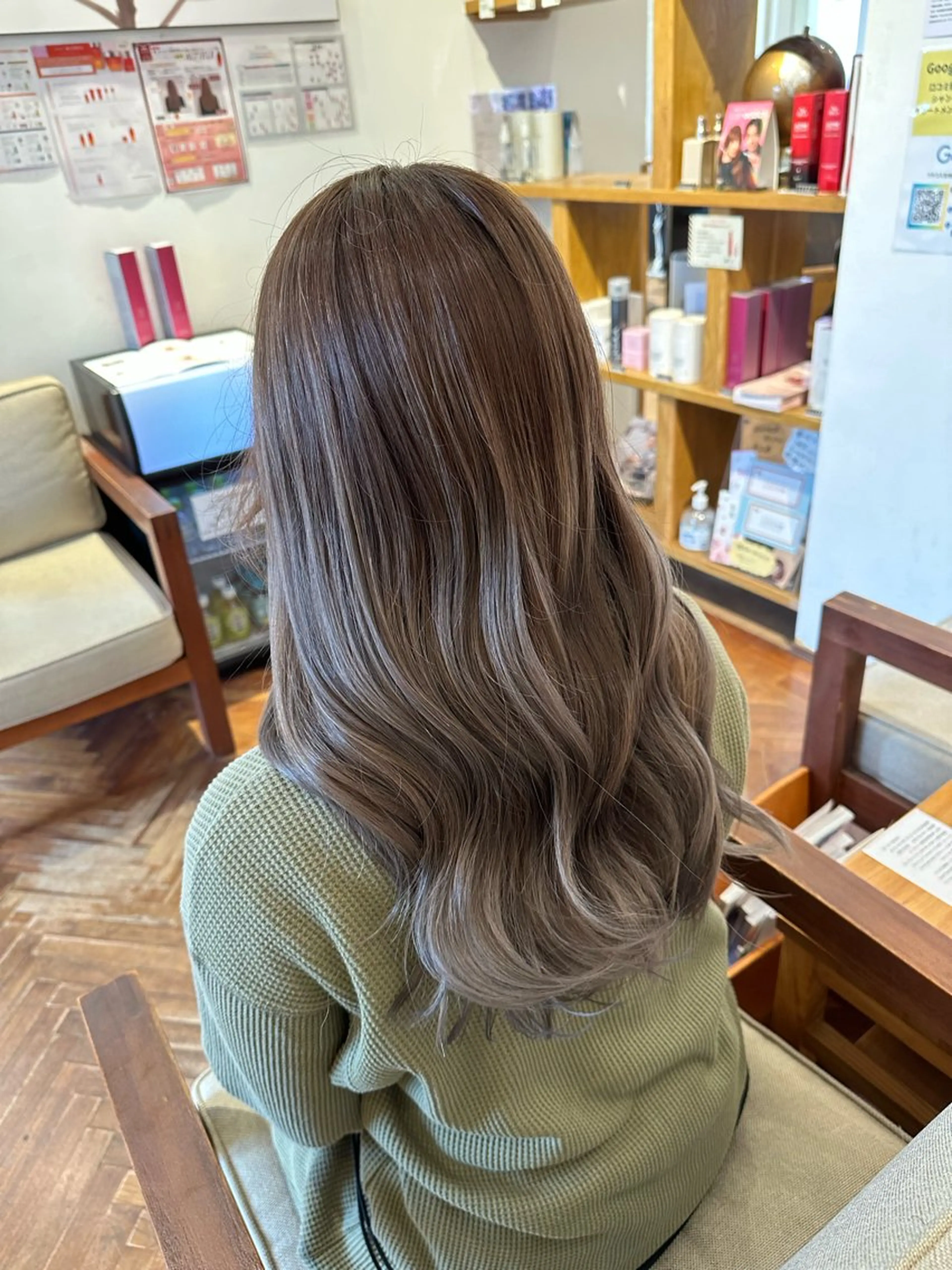 ロング レイヤーカット ヘアカラー 鈴木 優斗のヘアスタイル