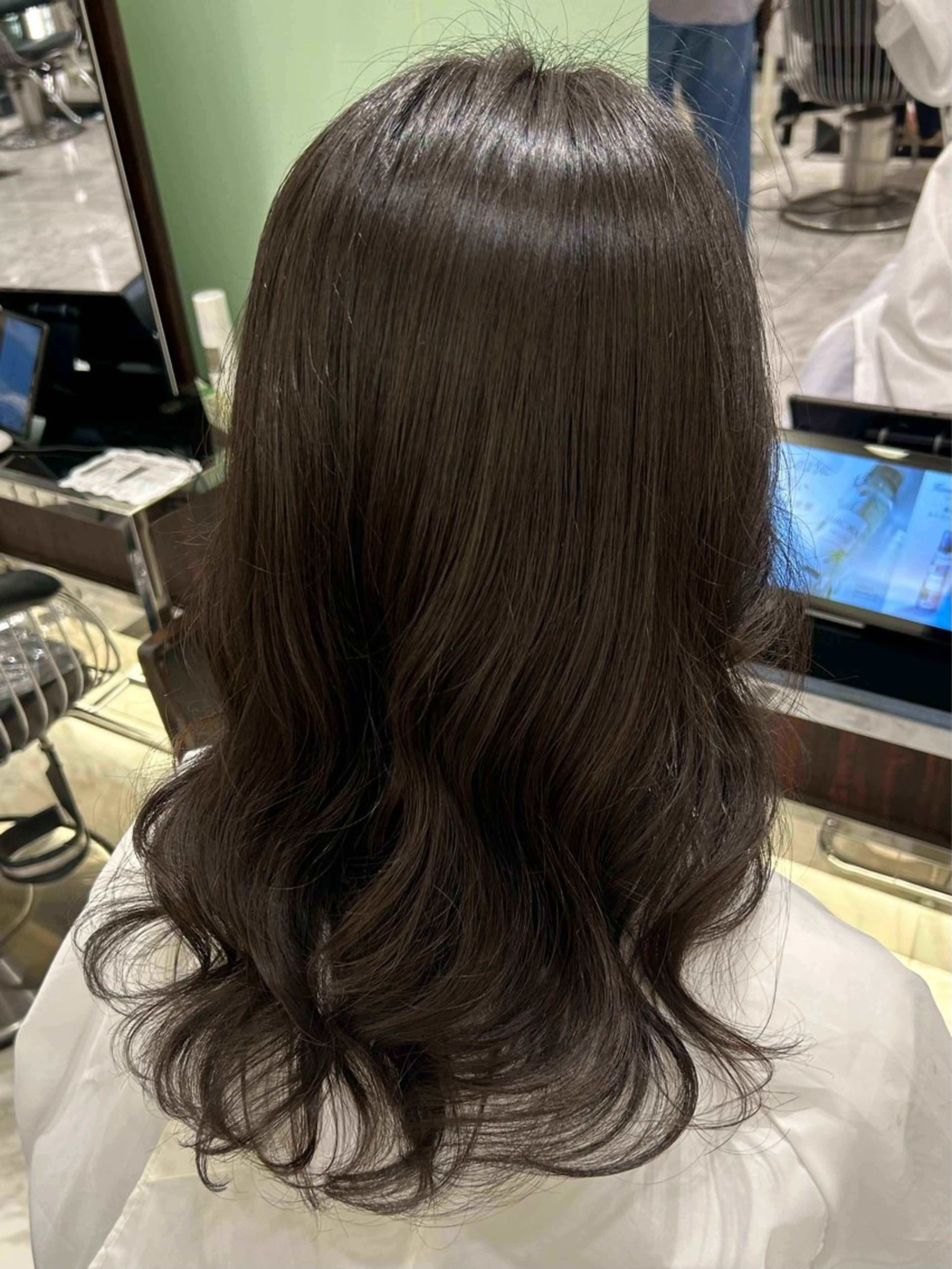 セミロング パーマ カット パーマ コテ巻き風パーマ✨ 韓国ヘア🤎近下菜央のヘアスタイル