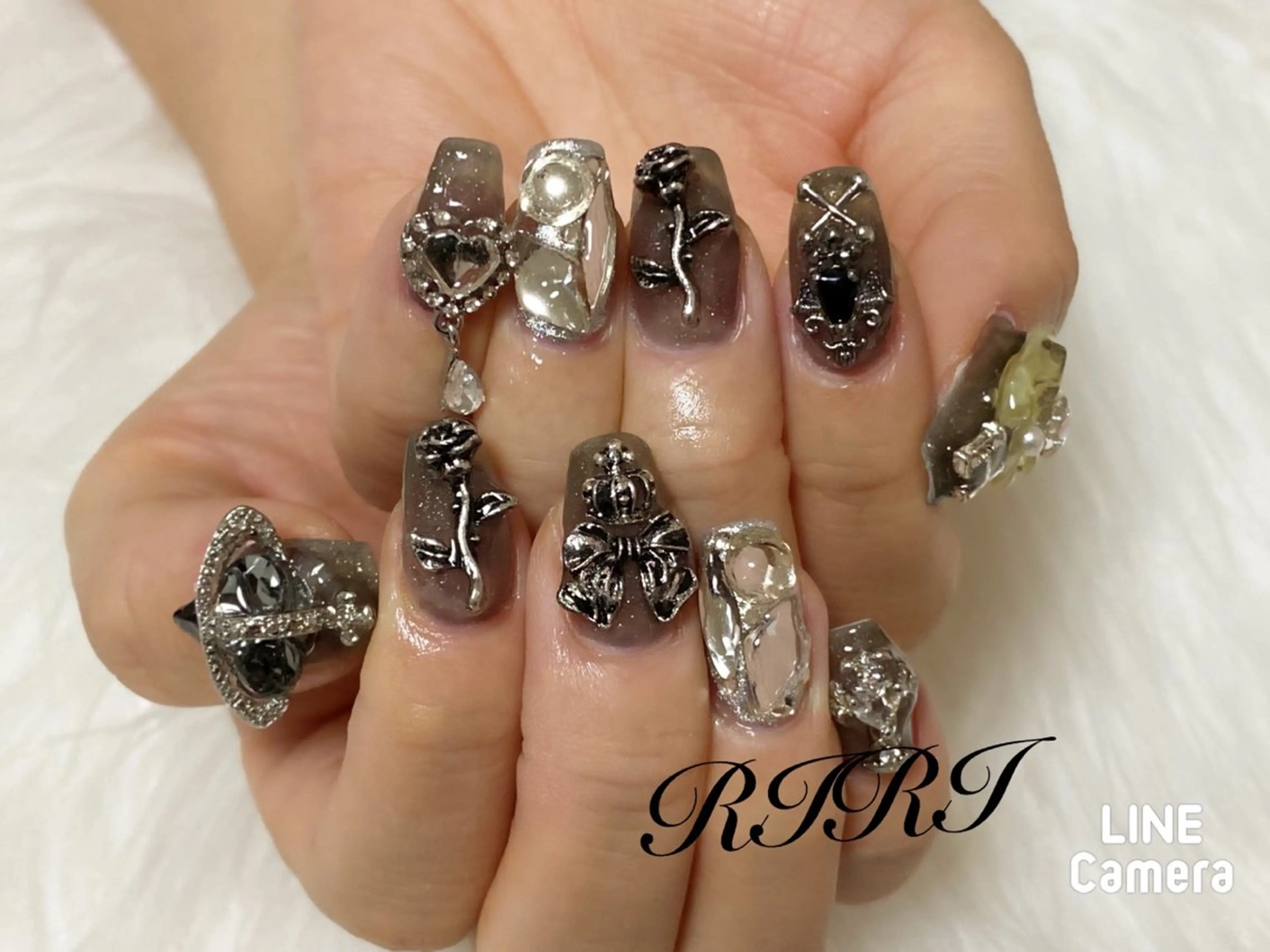 ネイル フレンチネイル ジェルネイル キラキラネイル 韓国ネイル ラメ(グリッター) ハンドネイル riri オーナーのネイルデザイン