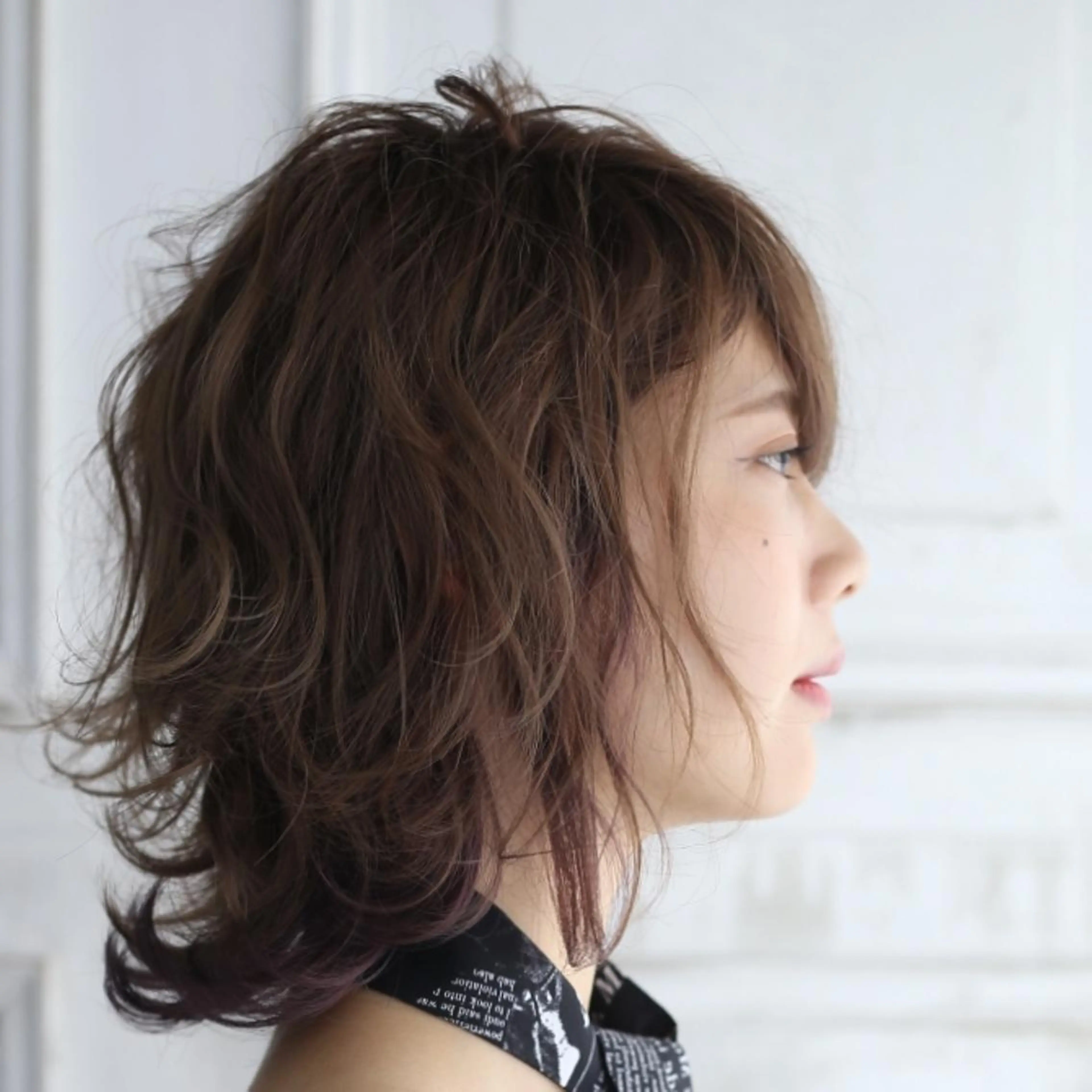 ミディアム ウルフカット hair make powder 薮本のヘアスタイル