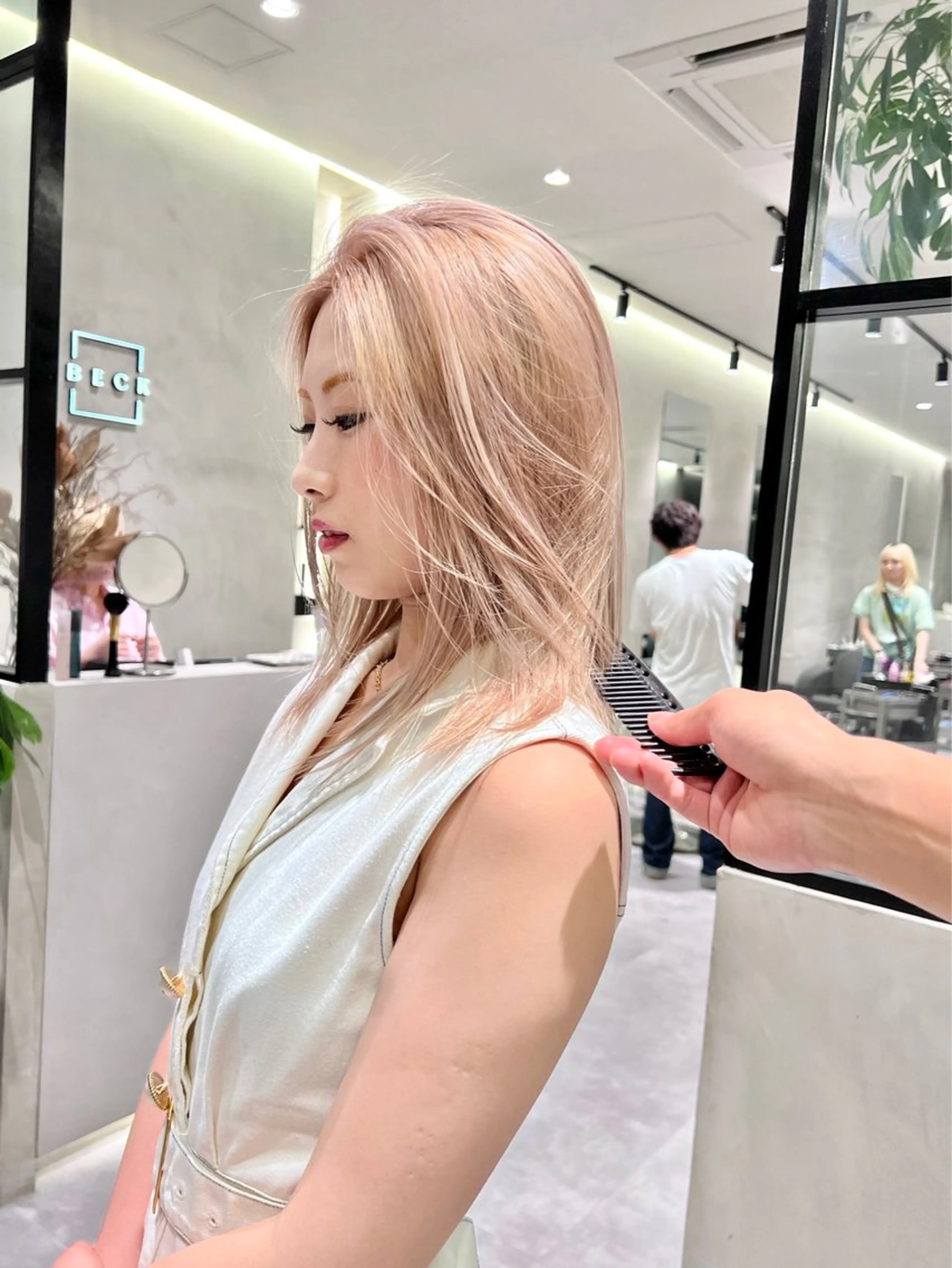 ロング ハイトーン/レイヤー カット岩田健斗/新宿のヘアスタイル