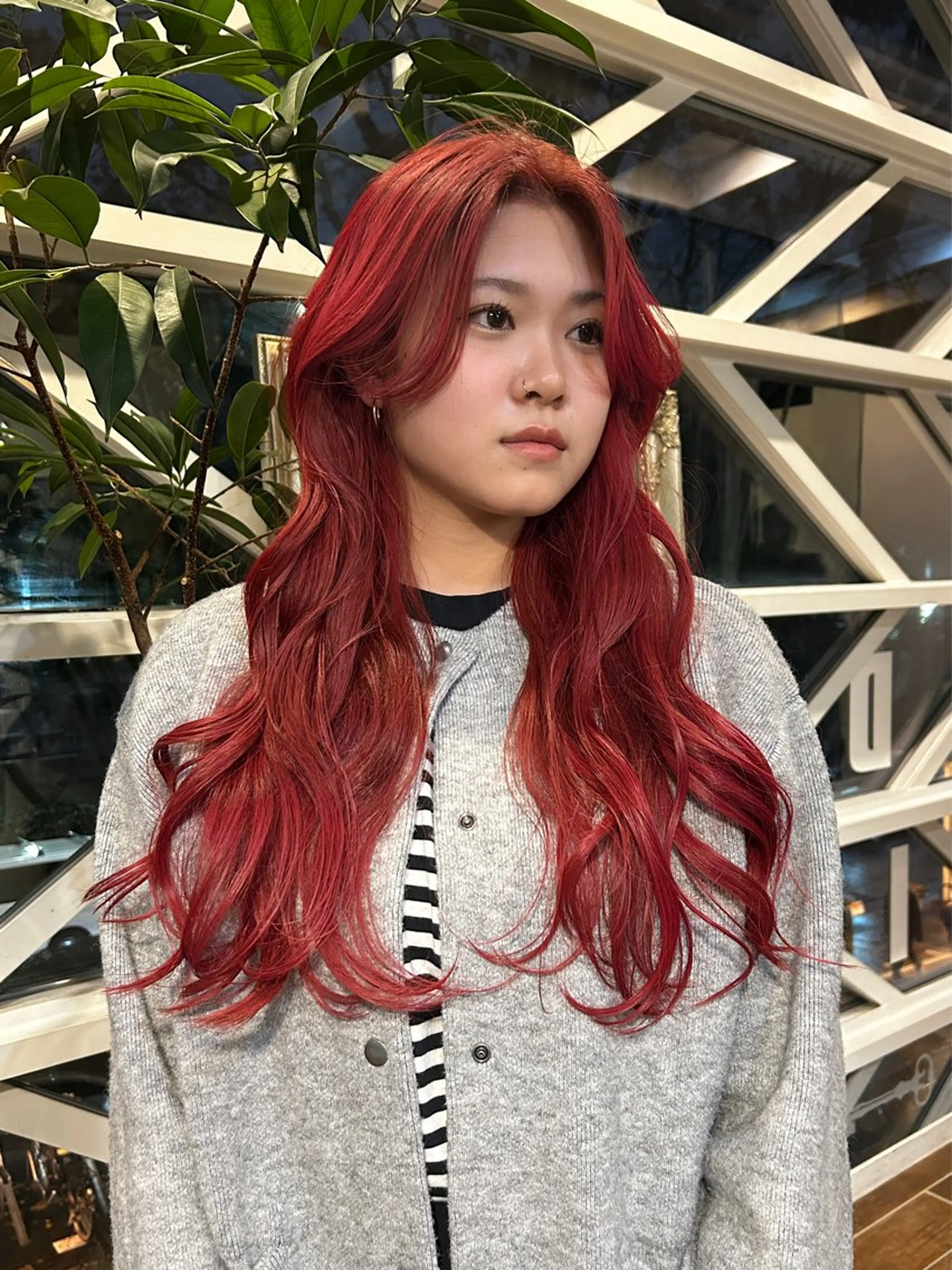 ロング ヘアカラー 西 優衣奈のヘアスタイル