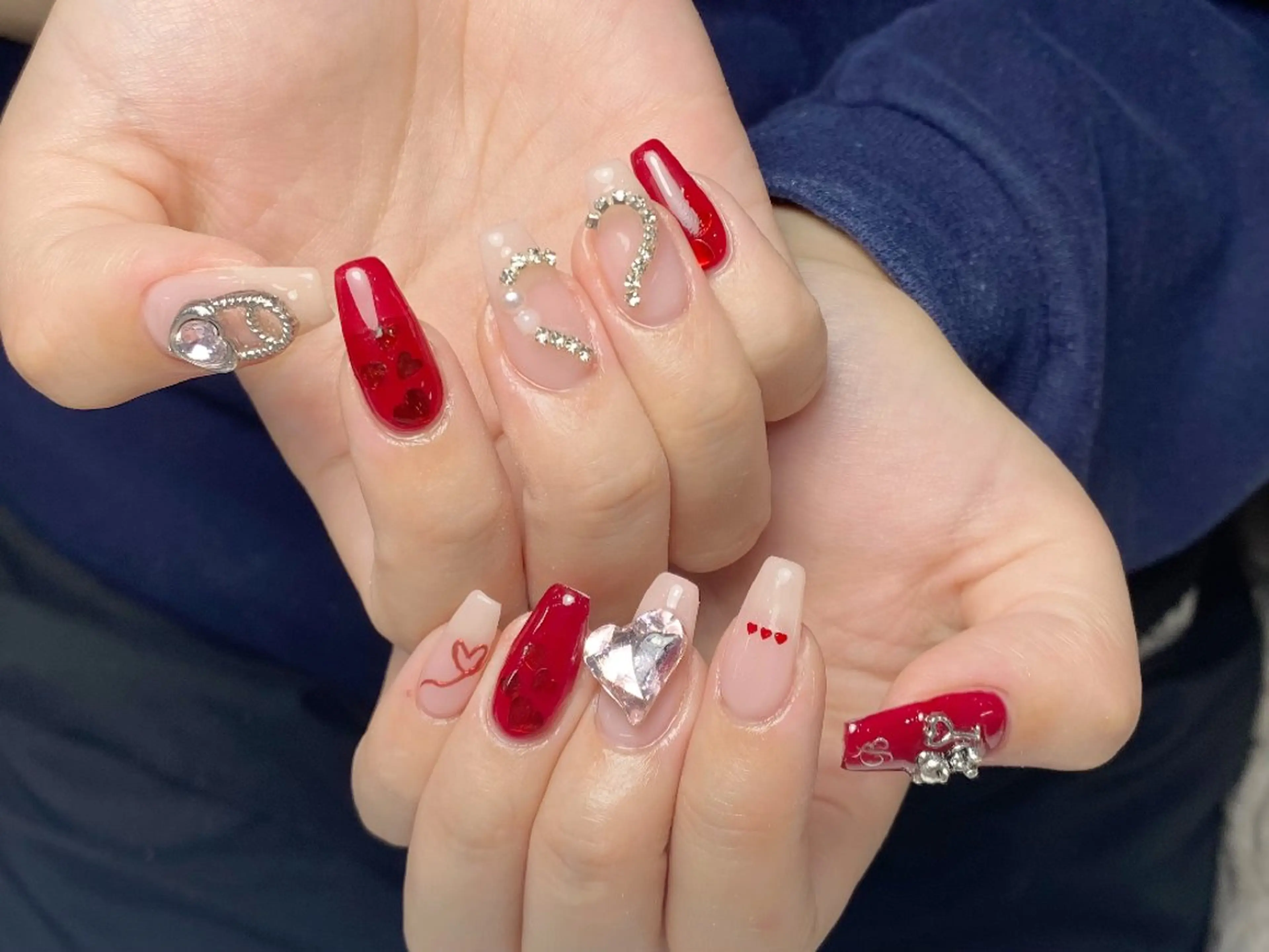 ネイル チークネイル フレンチネイル ジェルネイル ガーリー キラキラネイル ハンドネイル UM Nail Salonのネイルデザイン