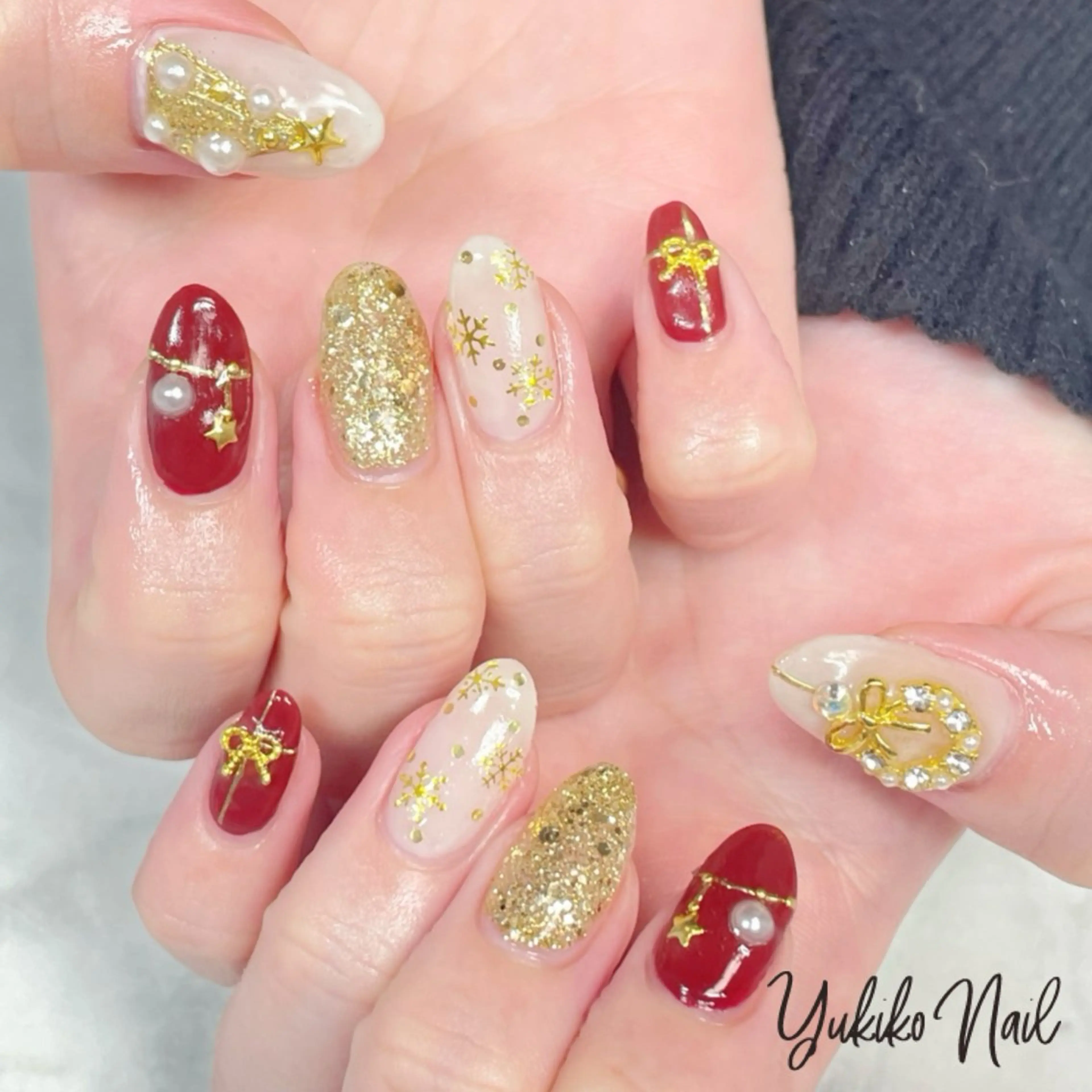 ネイル キラキラネイル 赤色 ホワイト 冬ネイル クリスマス ユキコ ネイルのネイルデザイン