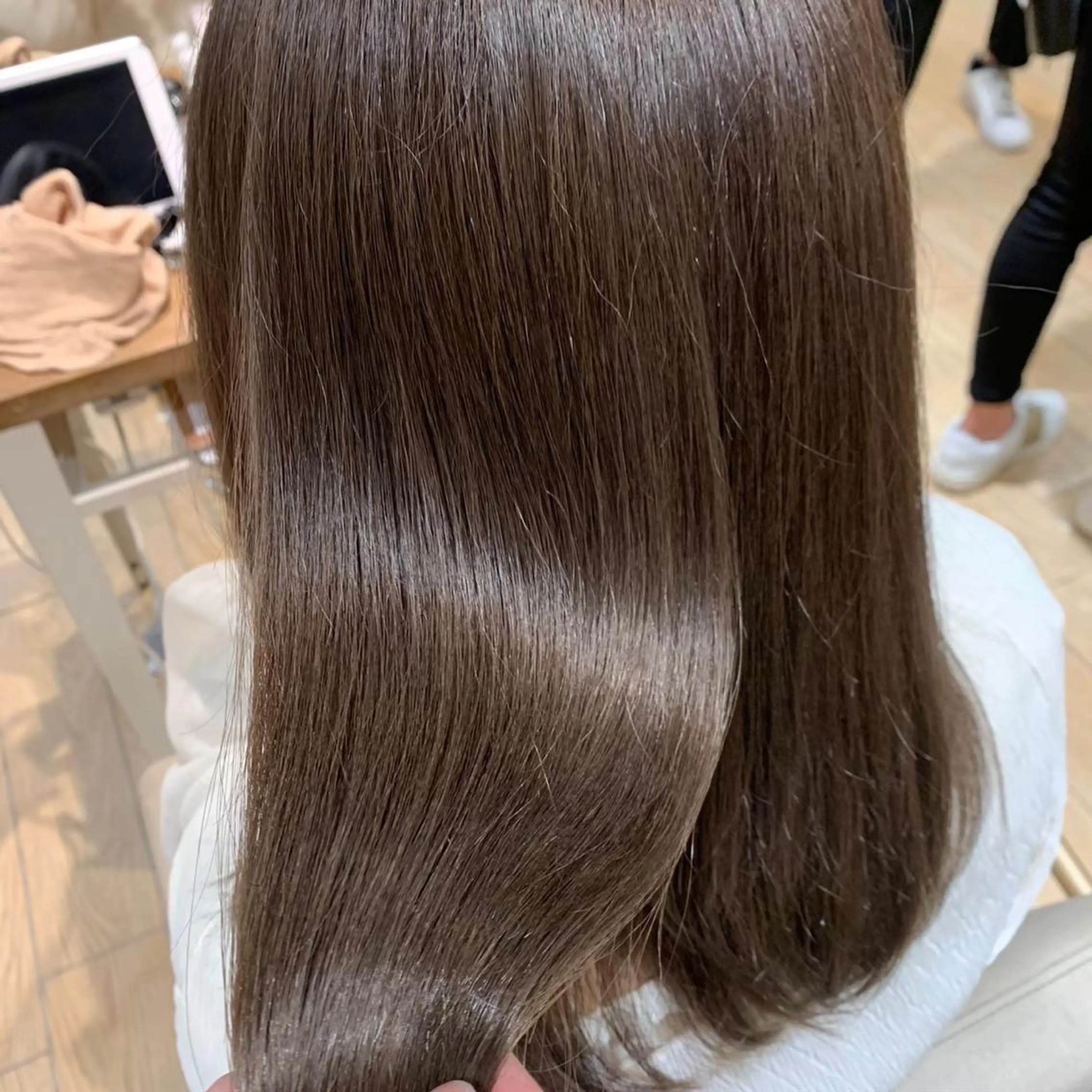 セミロング afloatkobe所属・美髪/髪質改善 川口凌弥のヘアスタイル