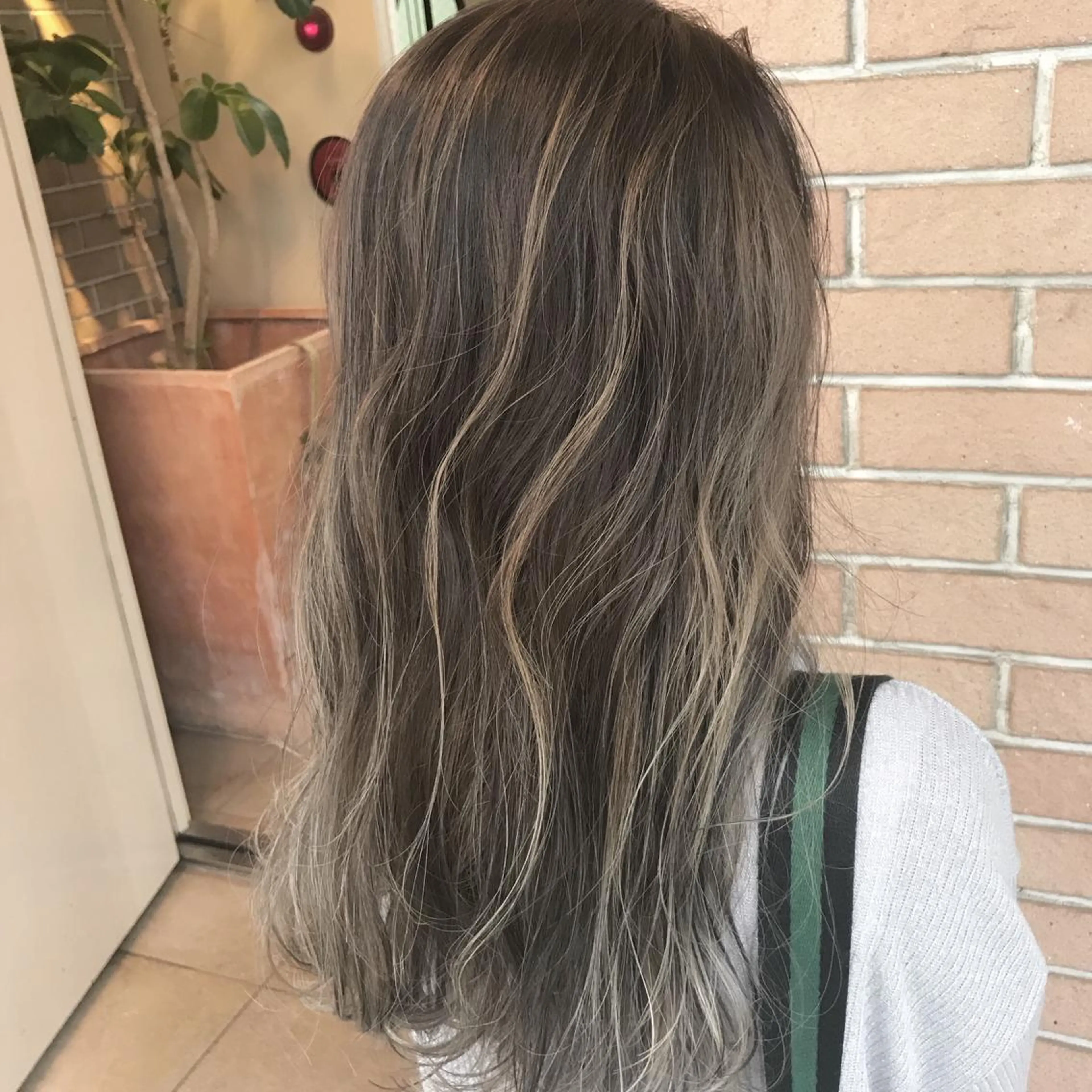 セミロング カラー パーマ ヘアアレンジ メンズ ネイル マツエク・マツパ メンズハイライト ハイライトカラー ハイライト サロンドミルク 原宿のヘアスタイル