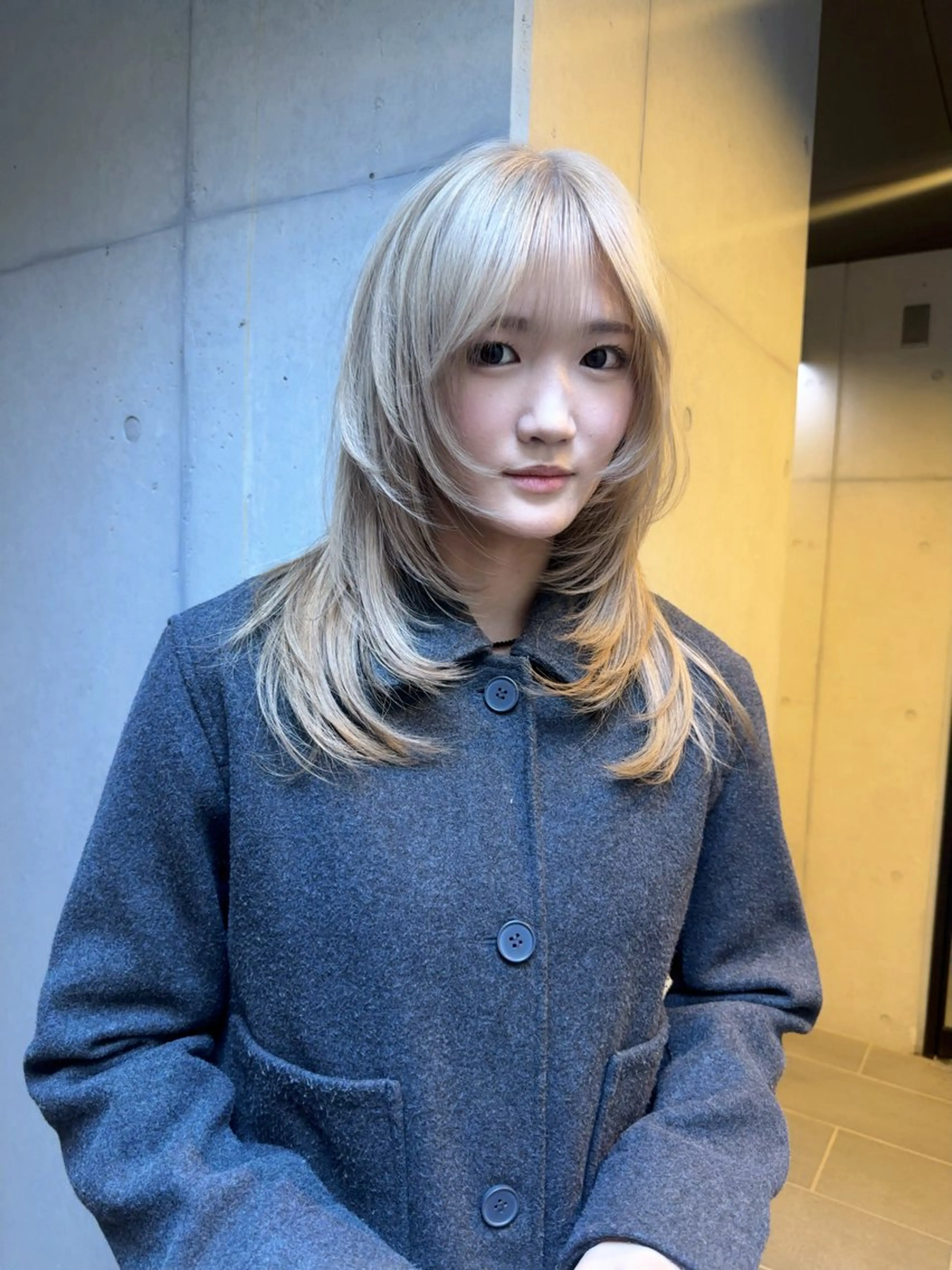 ロング カラー ベージュカラー ハイトーンカラー ホワイトベージュ 顔まわりレイヤー ハッシュカット カット ヘアカラー ウルフ/レイヤー🟠 山本祐輔🟠のヘアスタイル