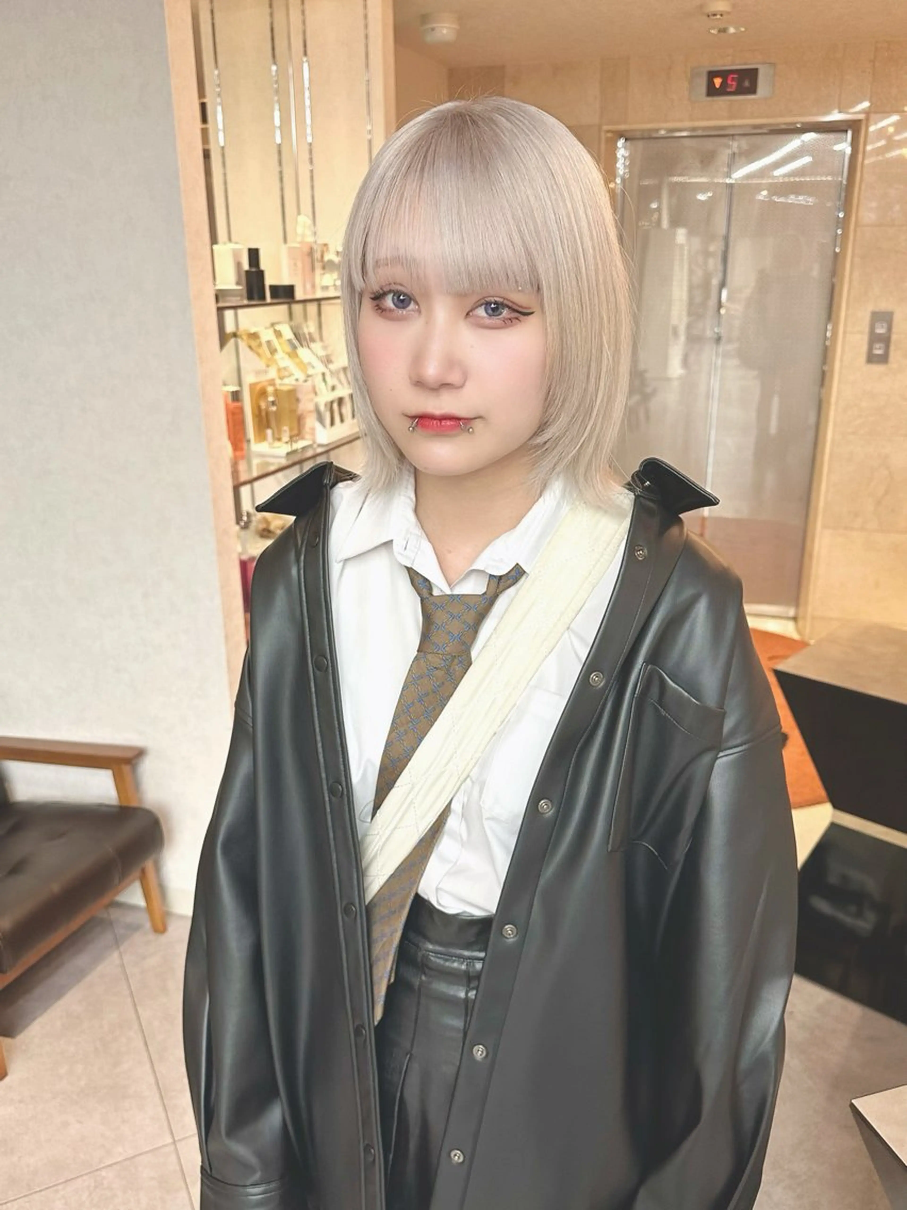 ミディアム カラー ウルフとハイトーン みっちー✂️のヘアスタイル