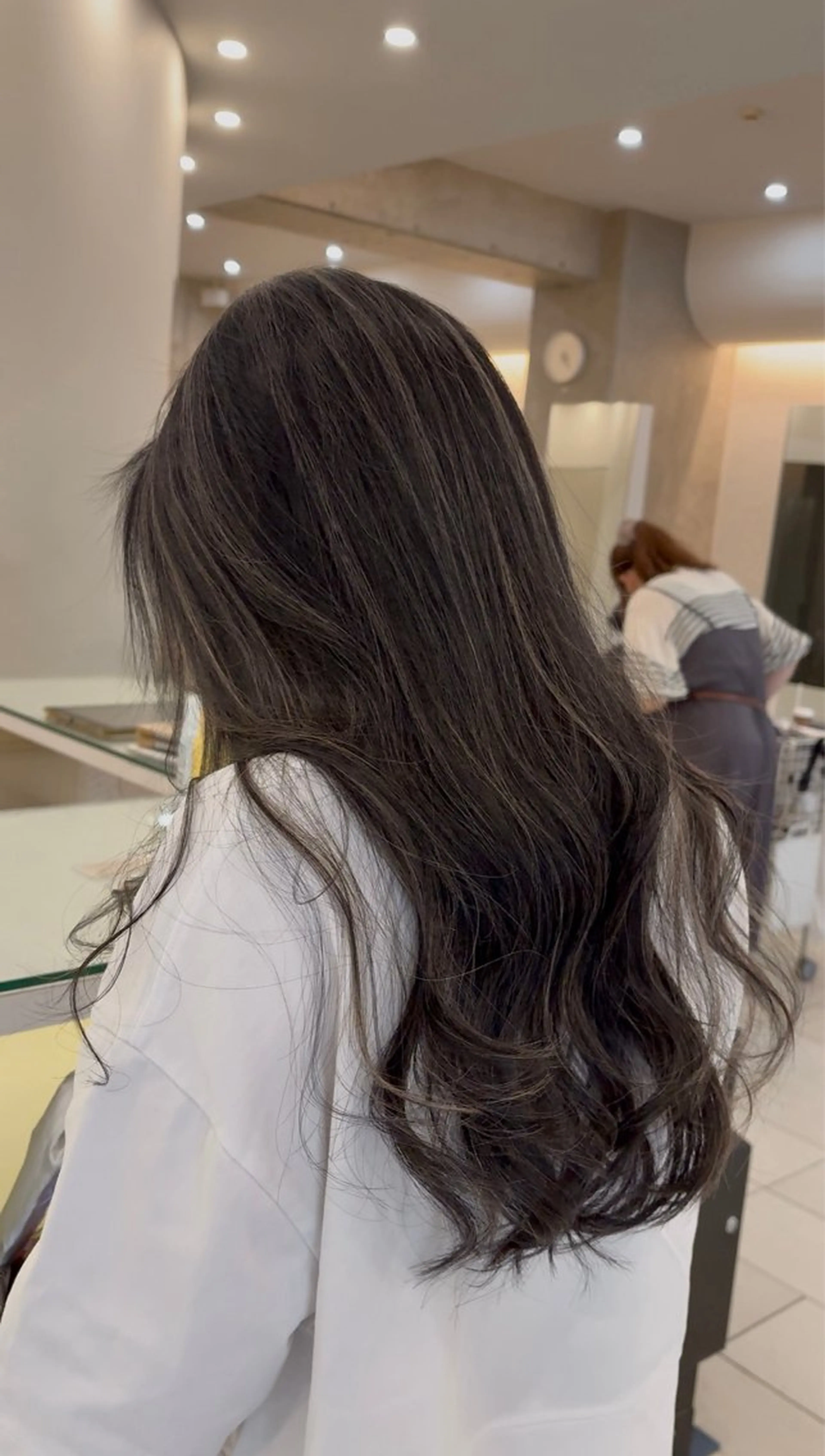 ロング ハイライト 透け感カラー 顔周り/neneのヘアスタイル