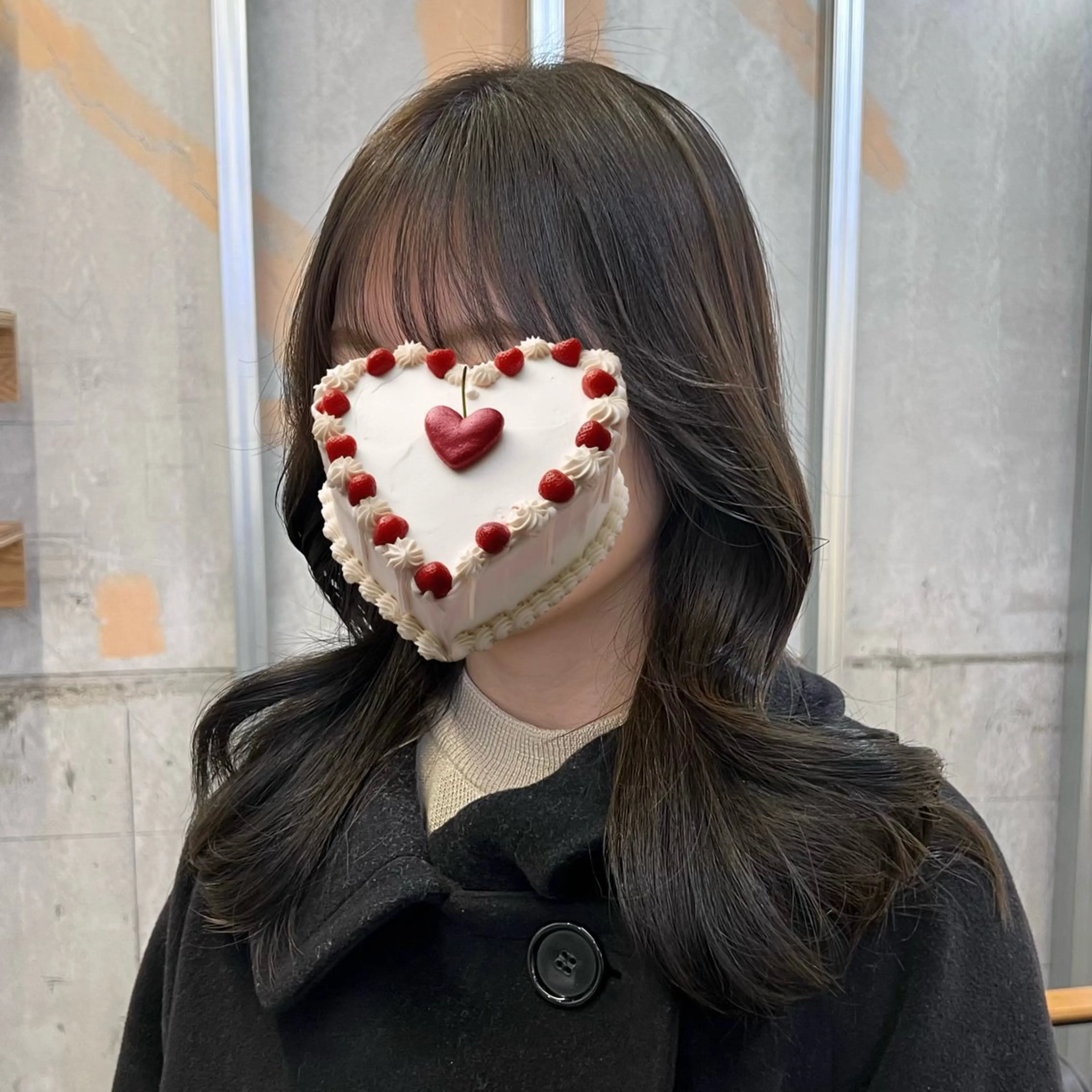 セミロング カラー パーマ アッシュ アッシュグレー アッシュグレージュ ベージュカラー 黒髪 カット ヘアカラー 縮毛矯正 トリートメント ブリーチなし/ ベージュ/akiraのヘアスタイル